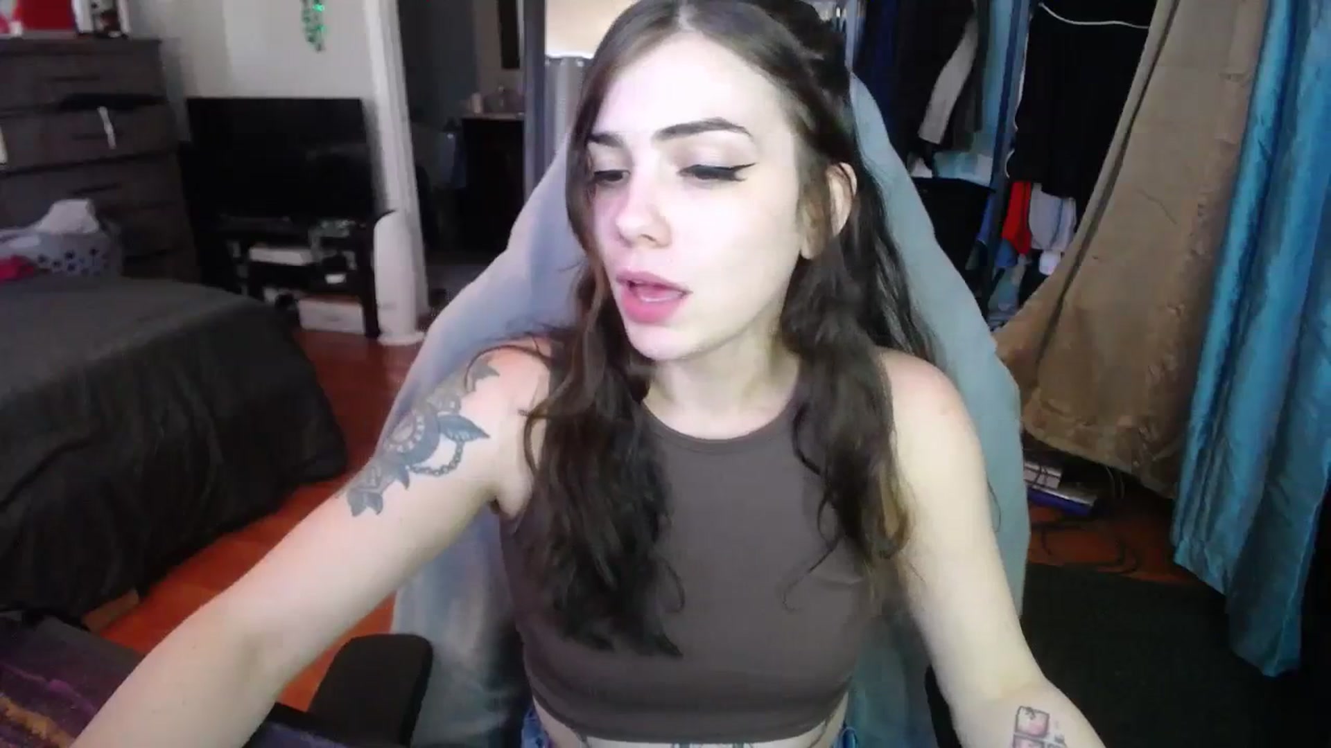 Gallery image thumbnail from BabyxKat's myfreecams stream on, 12/19/2023, 19:56 image 19 of 20