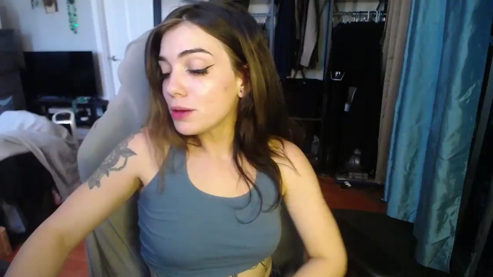 Gallery image thumbnail from BabyxKat's myfreecams stream on, 12/21/2023, 20:45 image 1 of 20