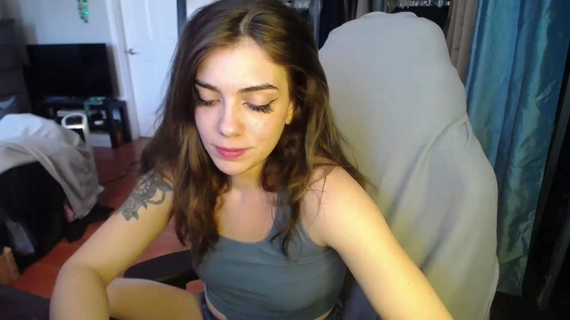 Gallery image thumbnail from BabyxKat's myfreecams stream on, 12/21/2023, 20:45 image 7 of 20