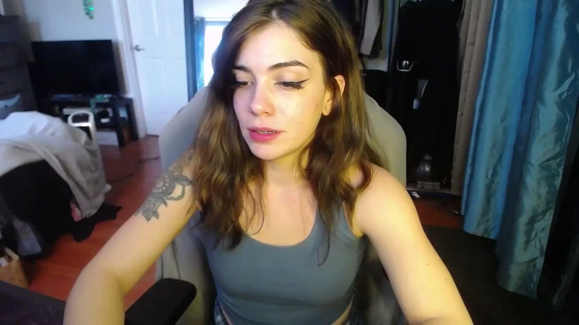 Gallery image thumbnail from BabyxKat's myfreecams stream on, 12/21/2023, 20:45 image 18 of 20