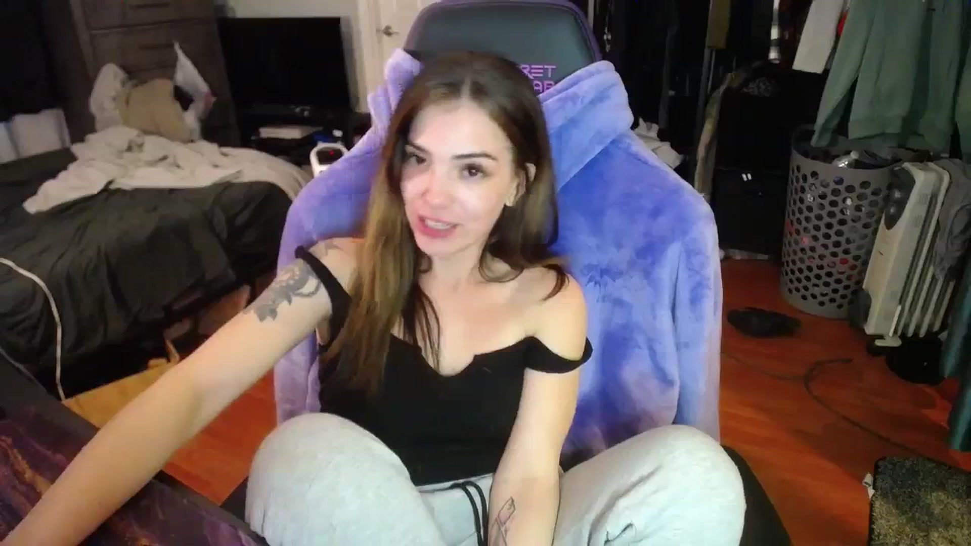 Gallery image thumbnail from BabyxKat's myfreecams stream on, 01/16/2024, 22:38 image 18 of 20