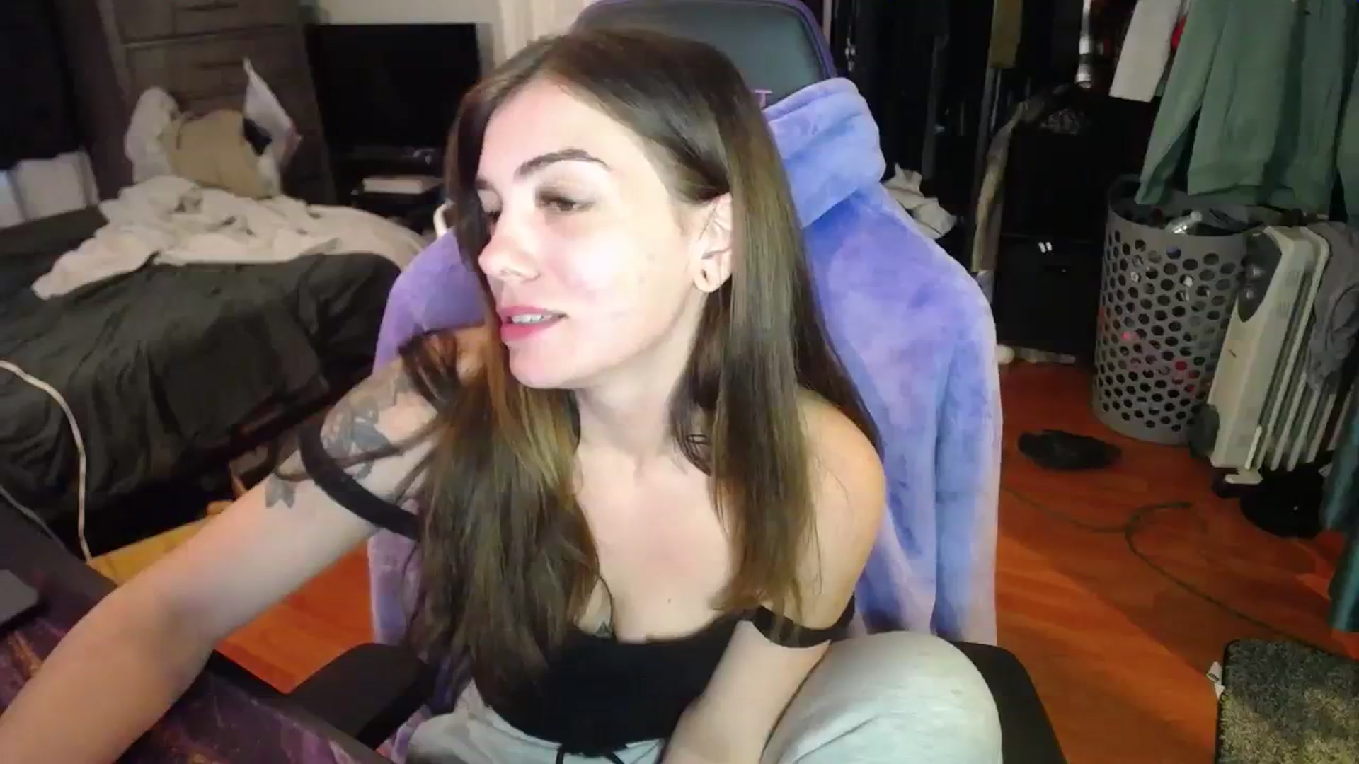 Gallery image thumbnail from BabyxKat's myfreecams stream on, 01/16/2024, 22:38 image 13 of 20