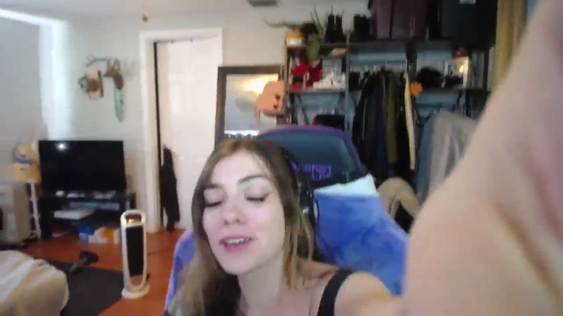 Gallery image thumbnail from BabyxKat's myfreecams stream on, 03/13/2024, 19:59 image 11 of 20