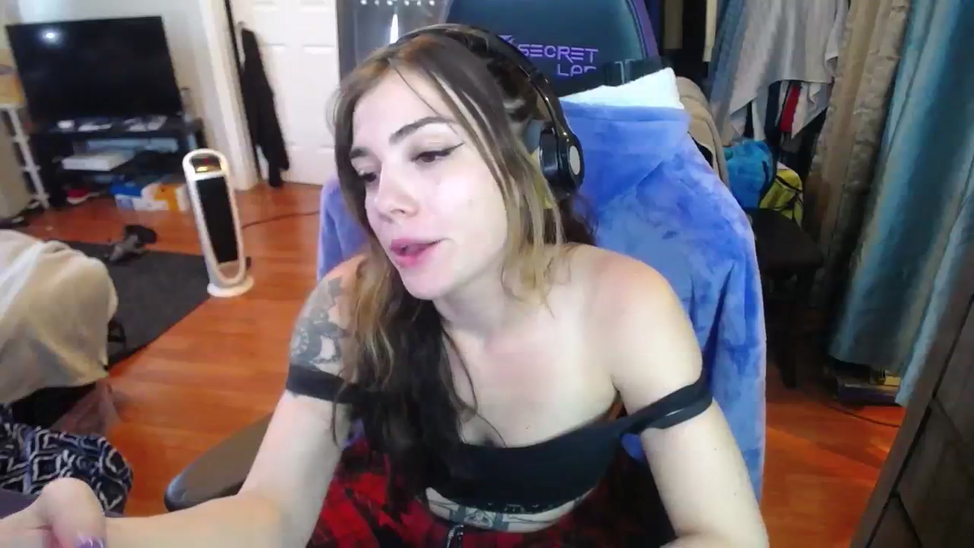 Gallery image thumbnail from BabyxKat's myfreecams stream on, 03/13/2024, 19:59 image 12 of 20