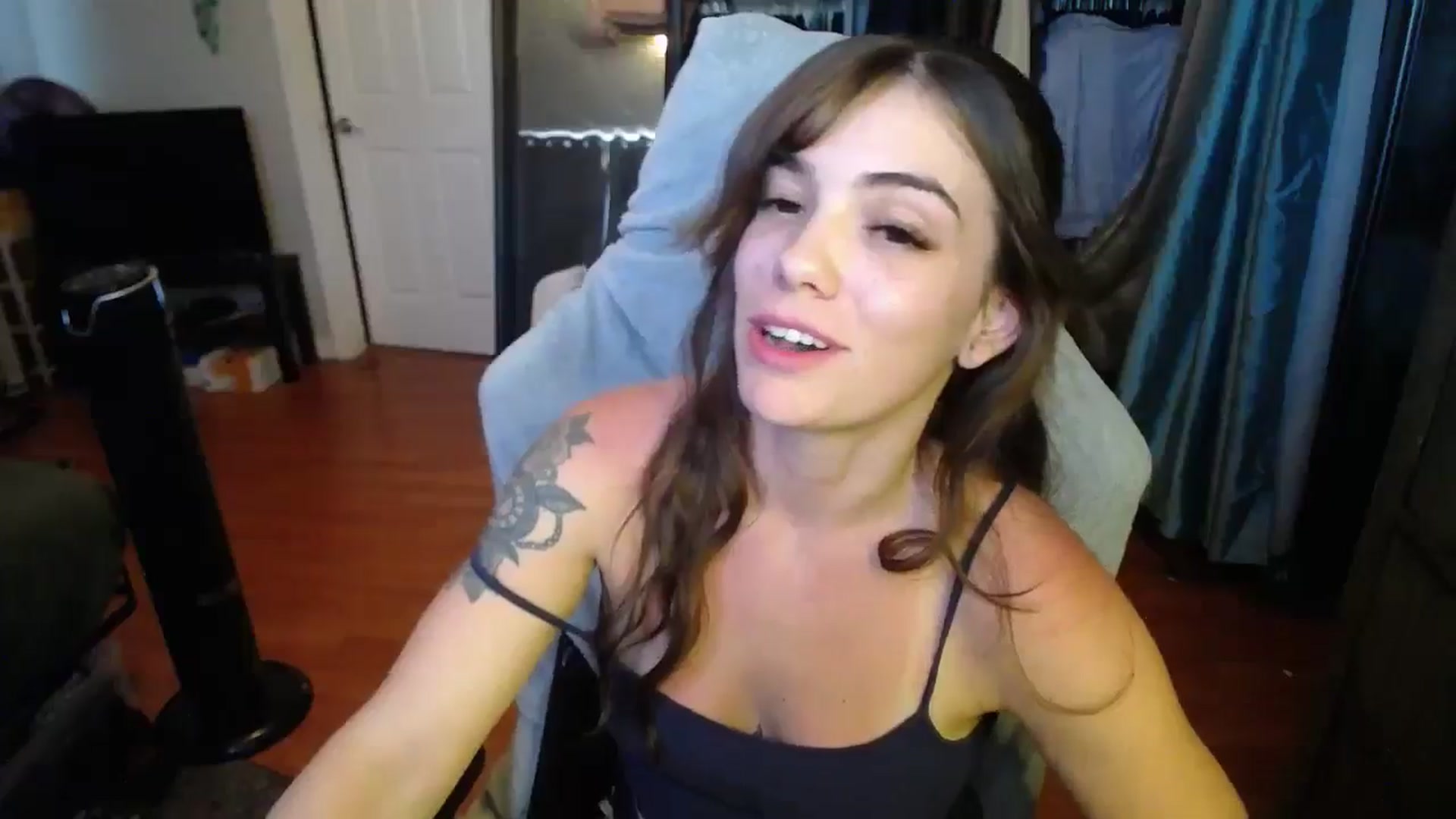 Gallery image thumbnail from BabyxKat's myfreecams stream on, 05/08/2024, 19:25 image 17 of 20