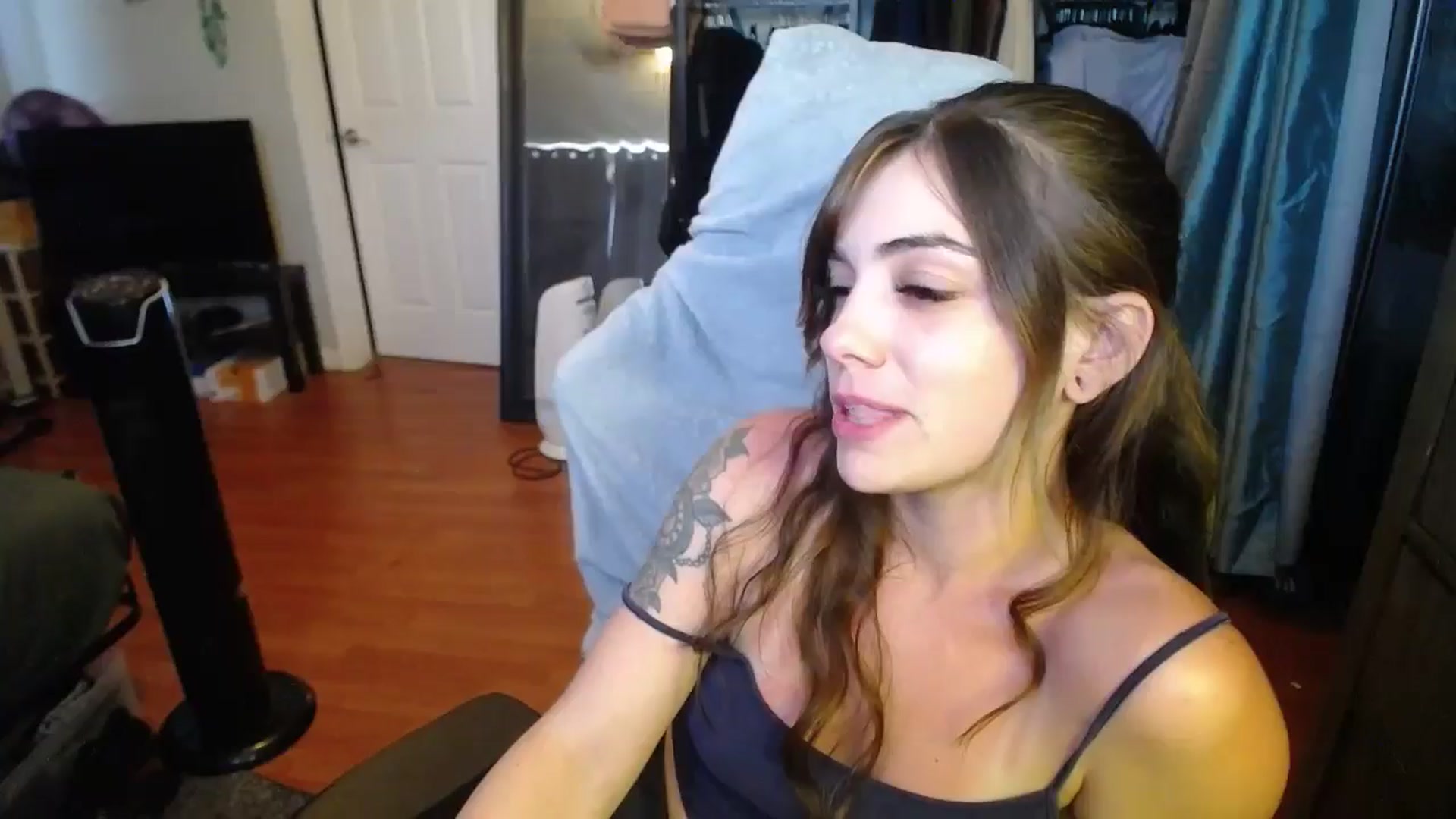 Gallery image thumbnail from BabyxKat's myfreecams stream on, 05/08/2024, 19:25 image 7 of 20