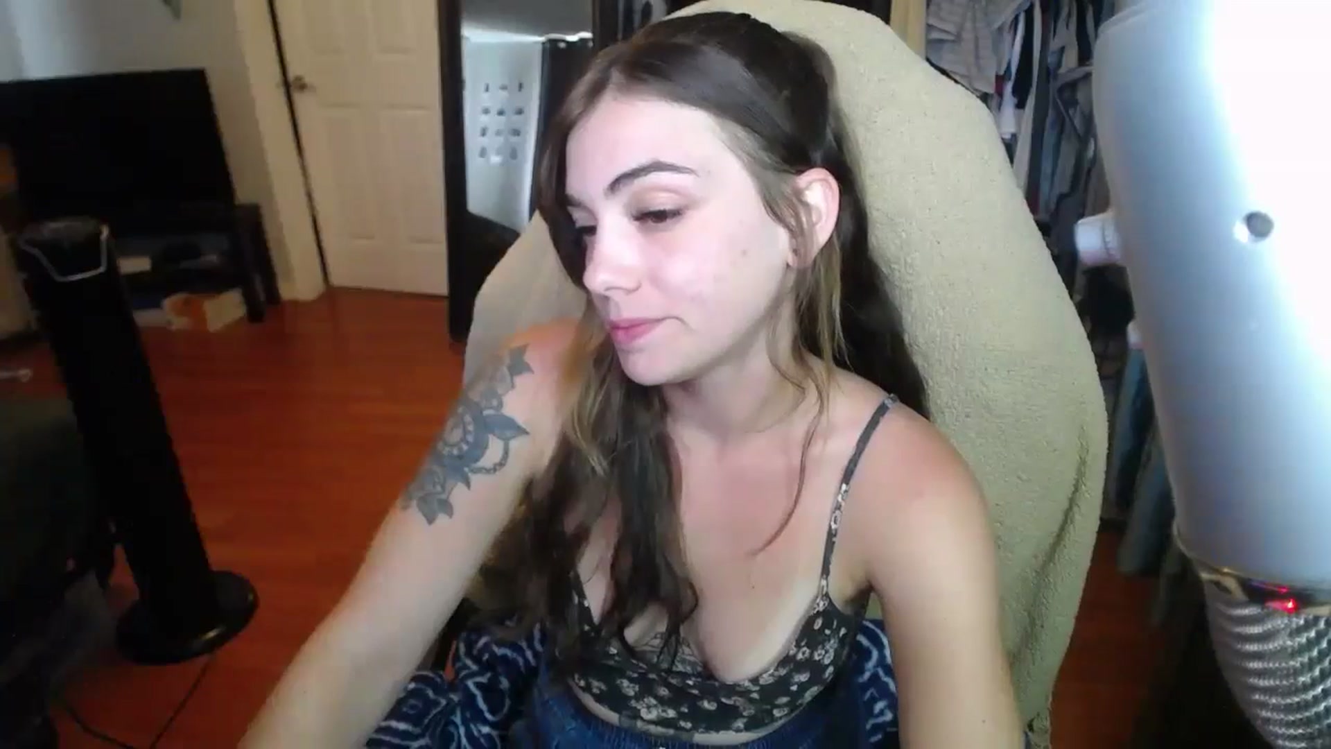 Gallery image thumbnail from BabyxKat's myfreecams stream on, 05/22/2024, 18:10 image 13 of 20