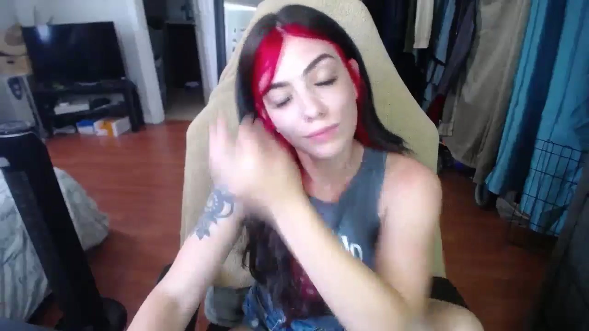 Gallery image thumbnail from BabyxKat's myfreecams stream on, 06/06/2024, 17:18 image 2 of 20