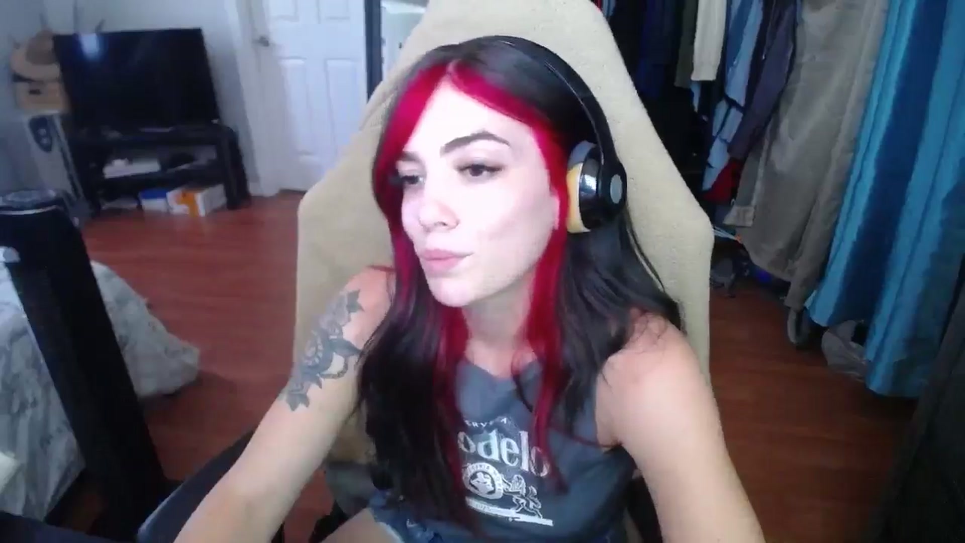Gallery image thumbnail from BabyxKat's myfreecams stream on, 06/06/2024, 19:28 image 15 of 20