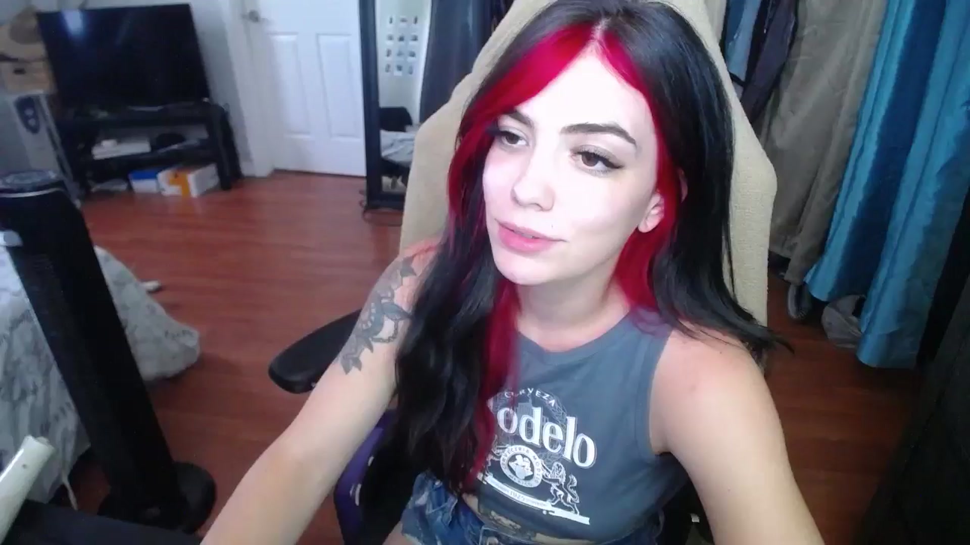 Gallery image thumbnail from BabyxKat's myfreecams stream on, 06/06/2024, 19:28 image 8 of 20