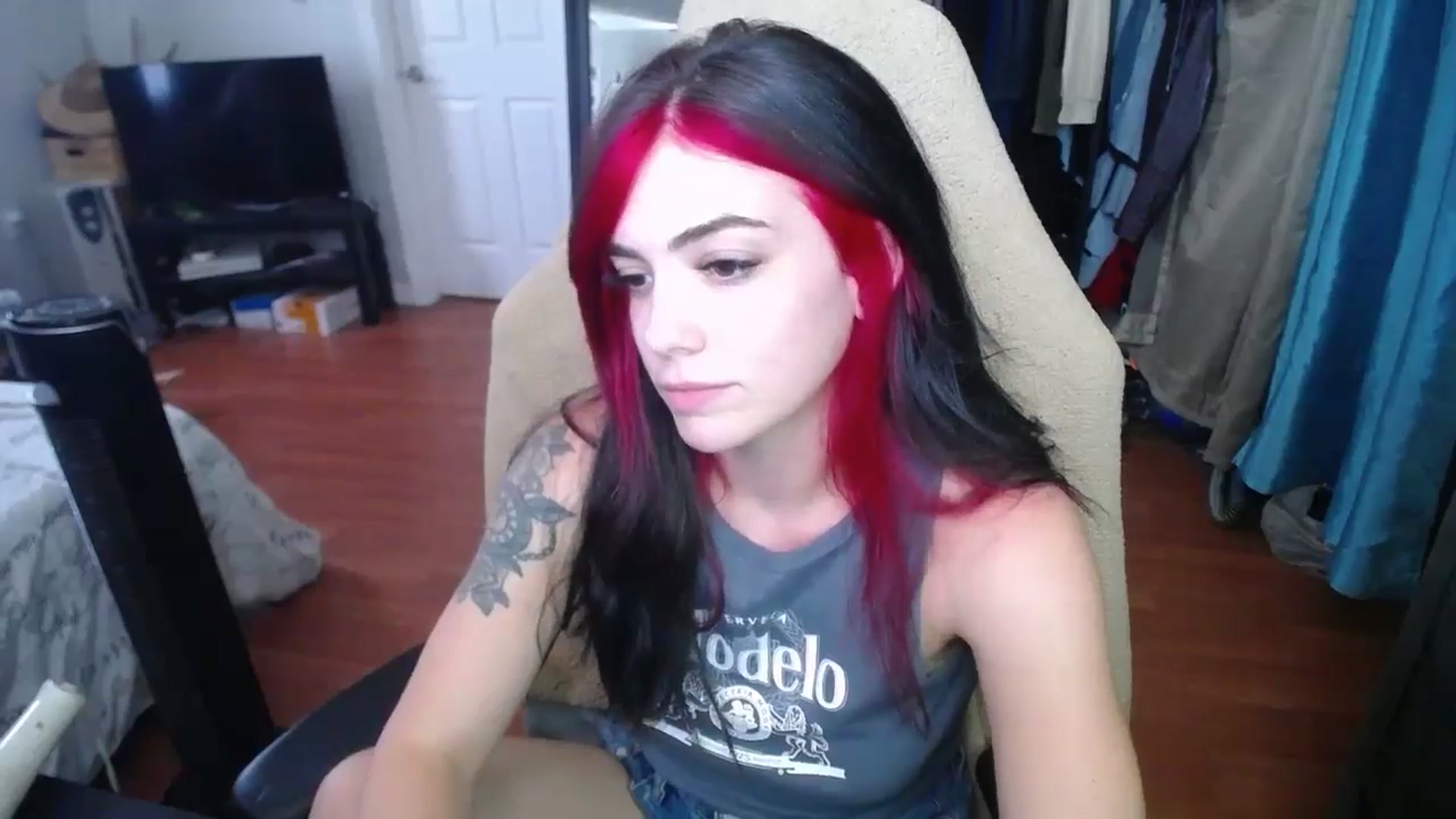 Gallery image thumbnail from BabyxKat's myfreecams stream on, 06/06/2024, 19:28 image 6 of 20
