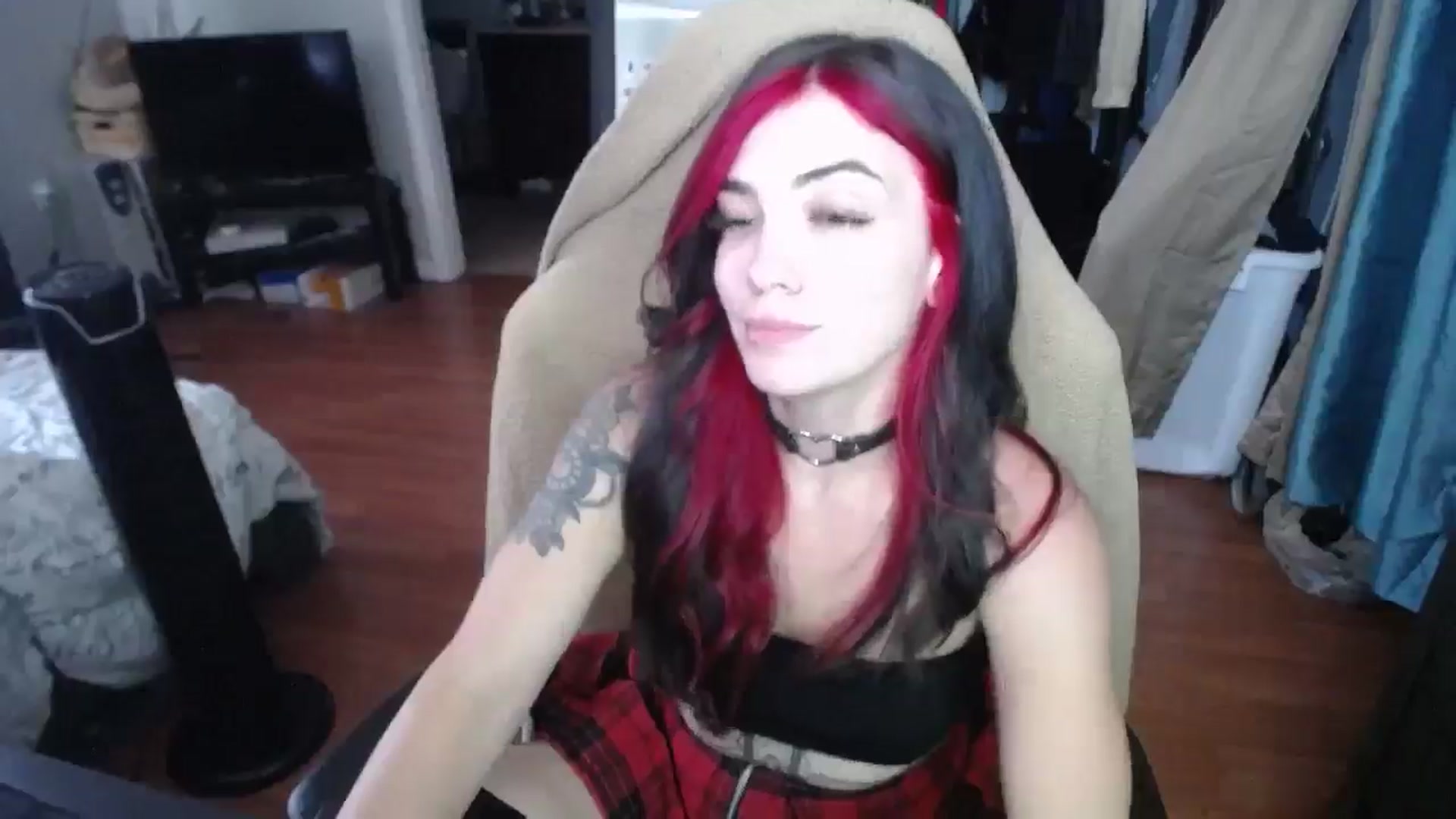 Gallery image thumbnail from BabyxKat's myfreecams stream on, 06/07/2024, 18:35 image 12 of 20