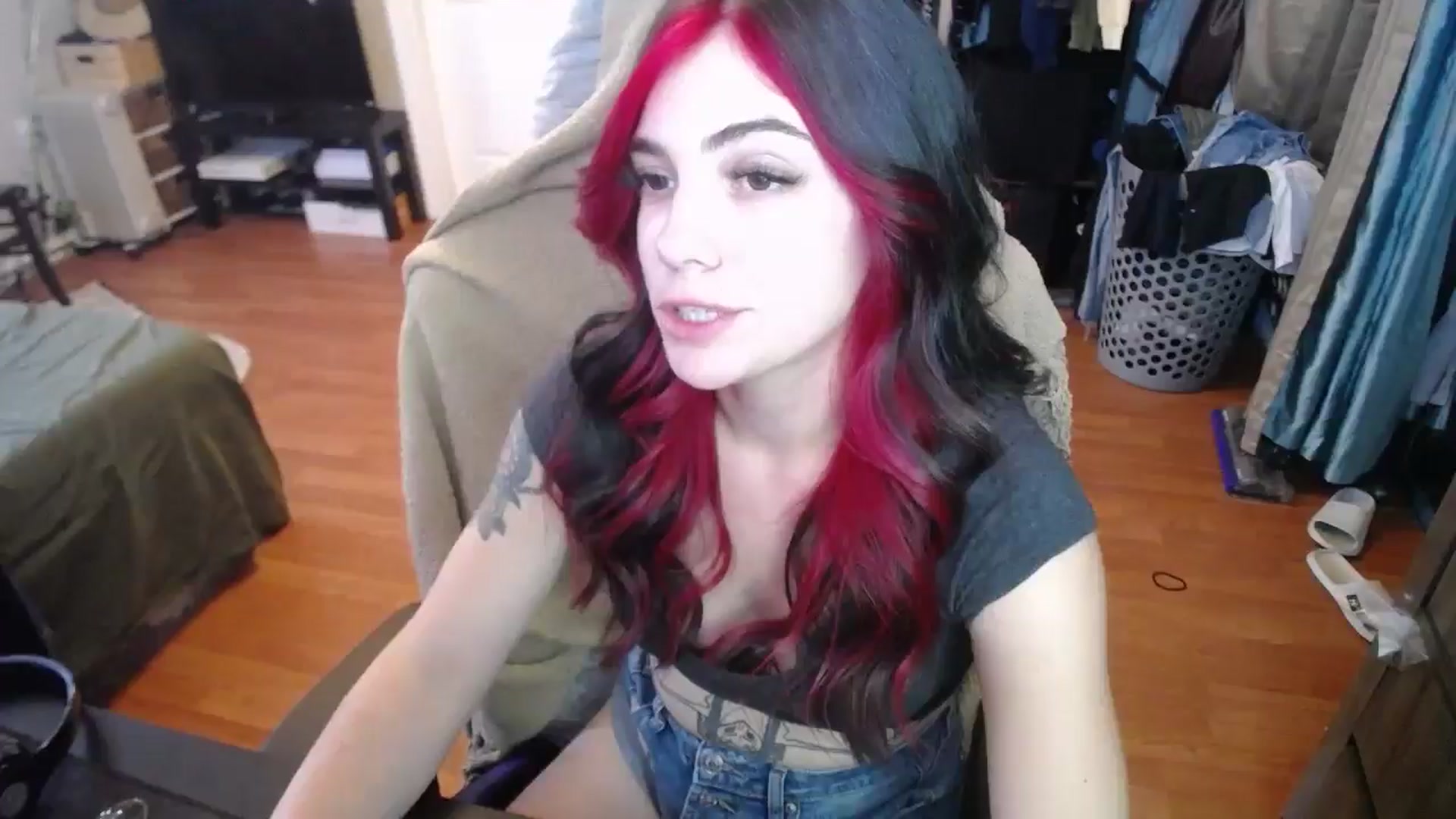 Gallery image thumbnail from BabyxKat's myfreecams stream on, 06/08/2024, 20:32 image 15 of 20