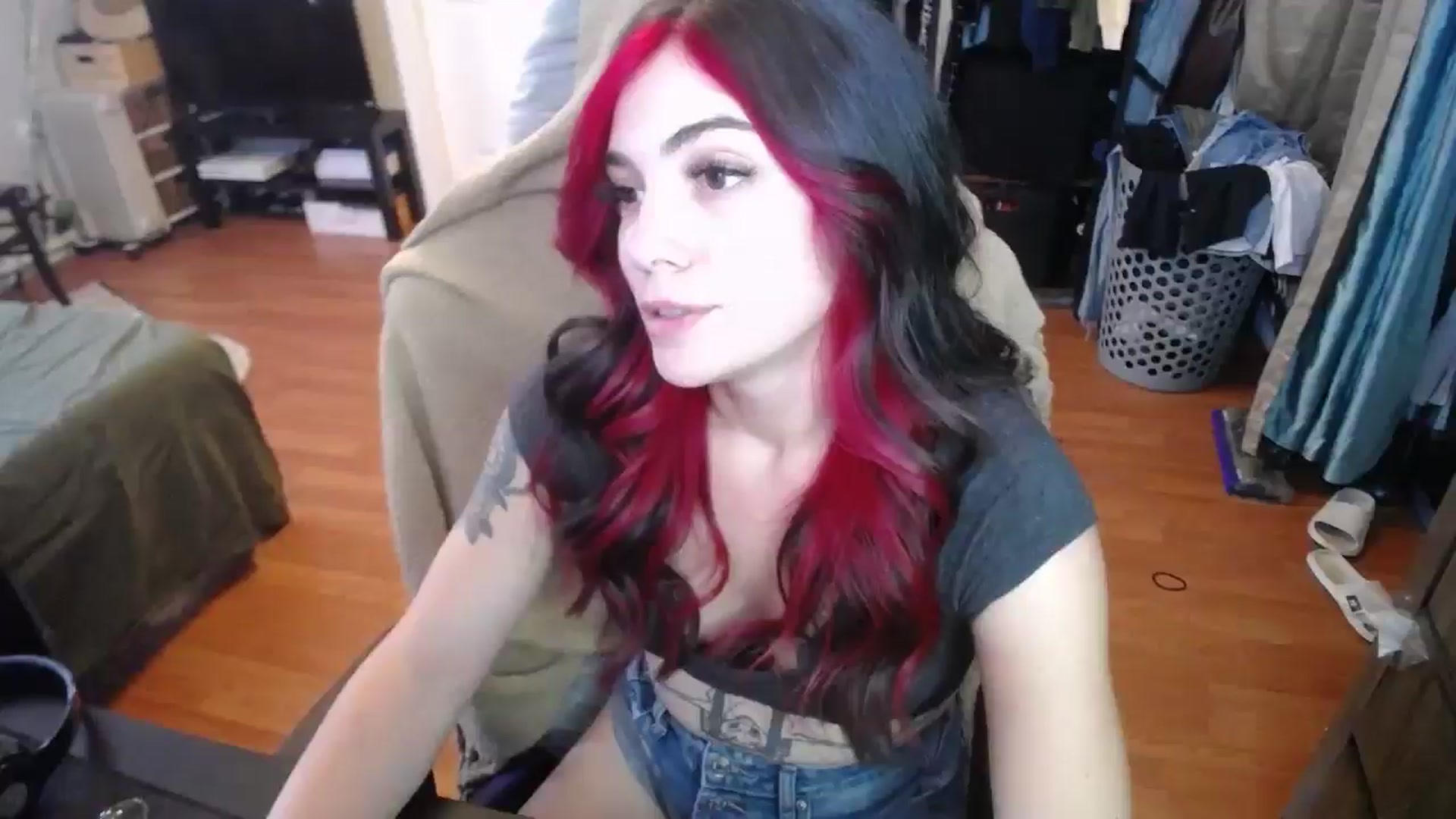 Gallery image thumbnail from BabyxKat's myfreecams stream on, 06/08/2024, 20:32 image 16 of 20