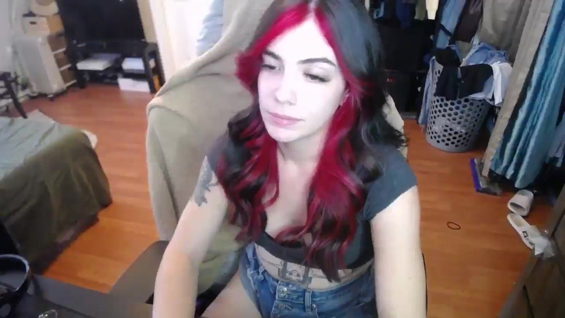 Gallery image thumbnail from BabyxKat's myfreecams stream on, 06/08/2024, 20:32 image 13 of 20
