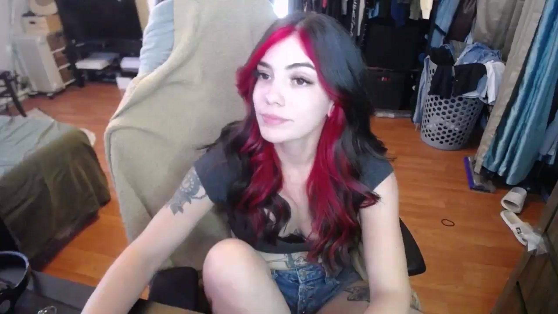 Gallery image thumbnail from BabyxKat's myfreecams stream on, 06/08/2024, 20:32 image 10 of 20