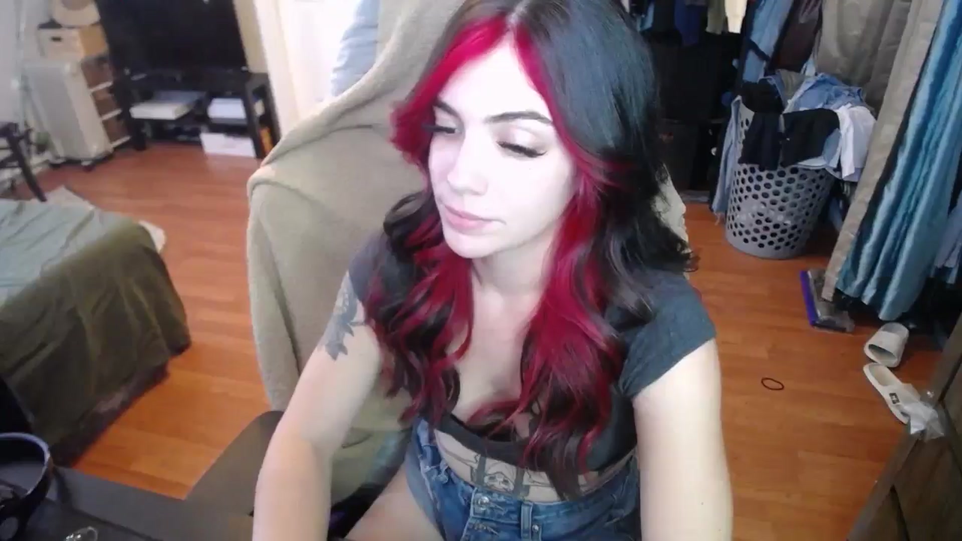 Gallery image thumbnail from BabyxKat's myfreecams stream on, 06/08/2024, 20:32 image 14 of 20