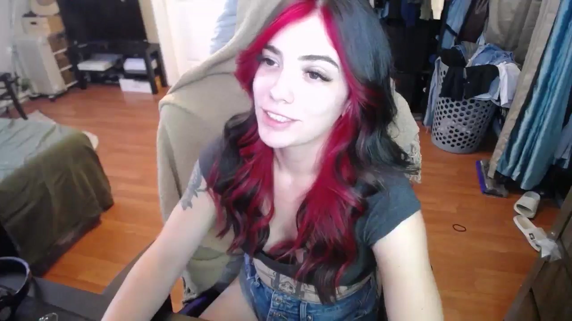 Gallery image thumbnail from BabyxKat's myfreecams stream on, 06/08/2024, 20:32 image 17 of 20