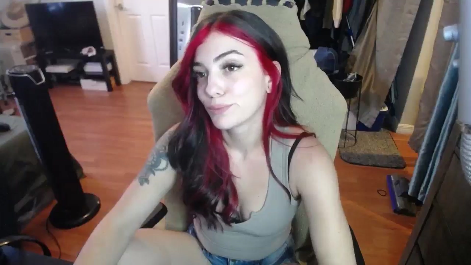 Gallery image thumbnail from BabyxKat's myfreecams stream on, 06/09/2024, 17:46 image 18 of 20