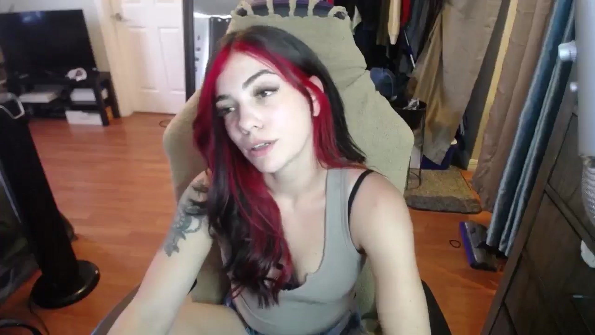 Gallery image thumbnail from BabyxKat's myfreecams stream on, 06/09/2024, 17:46 image 13 of 20