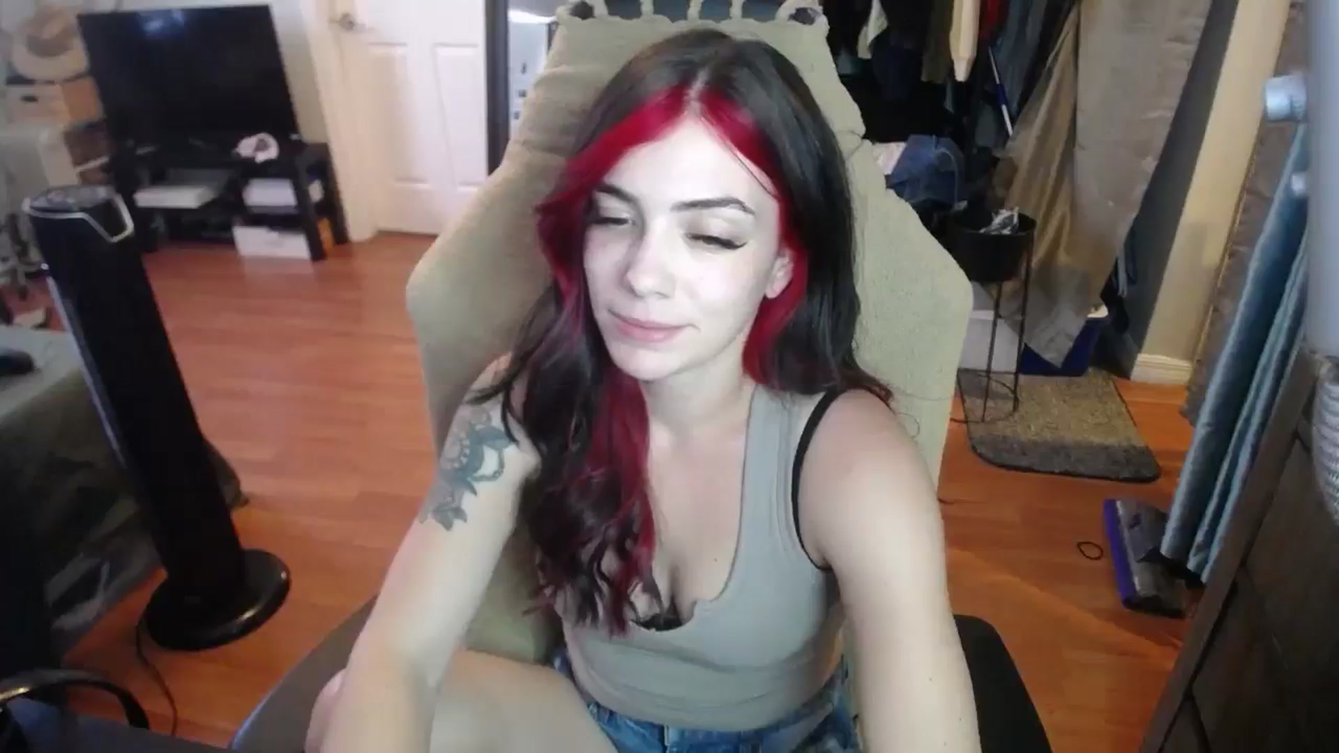Gallery image thumbnail from BabyxKat's myfreecams stream on, 06/09/2024, 17:46 image 19 of 20