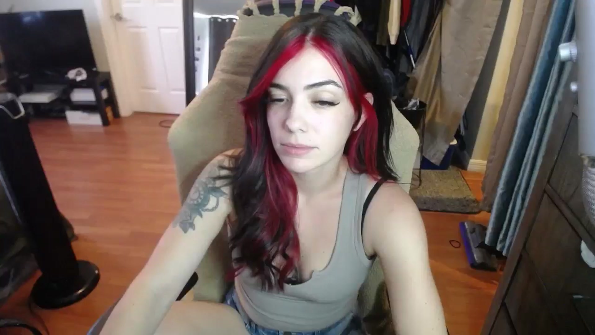 Gallery image thumbnail from BabyxKat's myfreecams stream on, 06/09/2024, 17:46 image 10 of 20