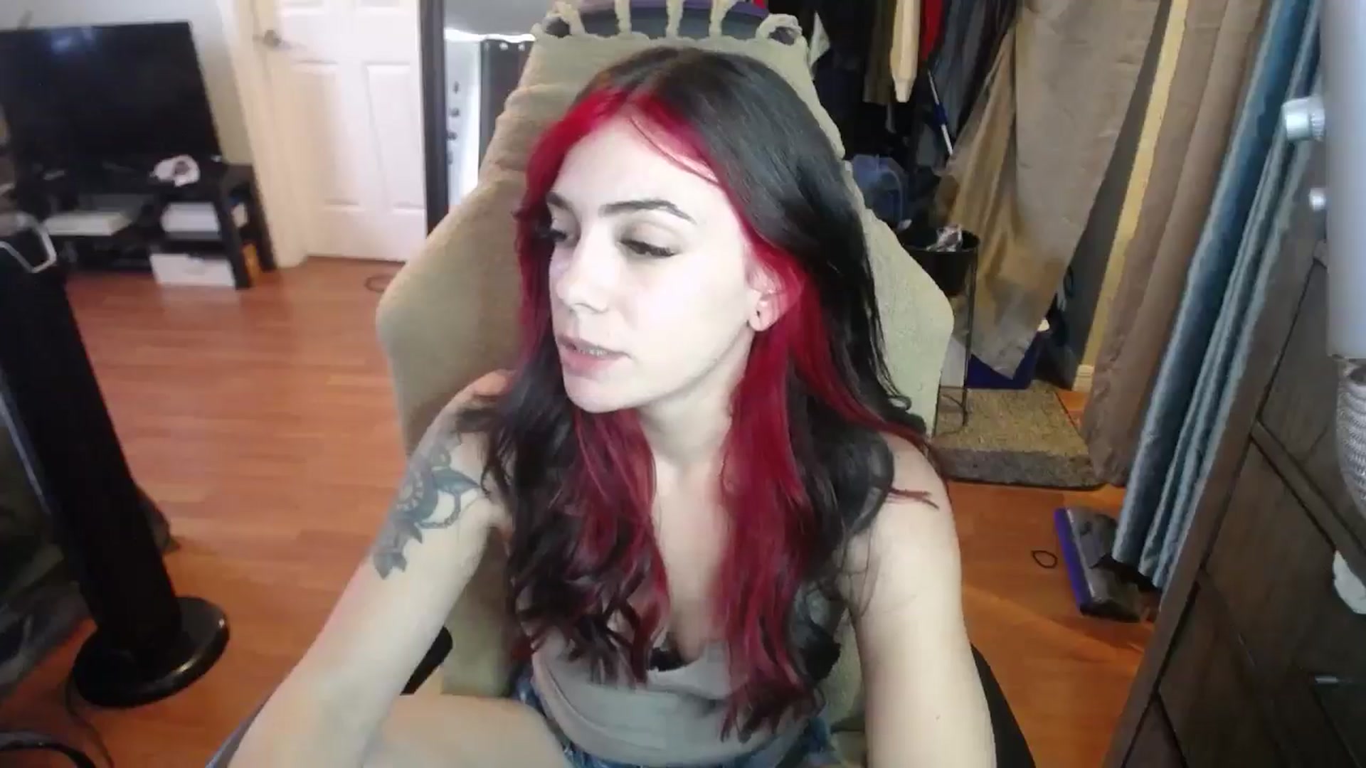 Gallery image thumbnail from BabyxKat's myfreecams stream on, 06/09/2024, 17:46 image 9 of 20
