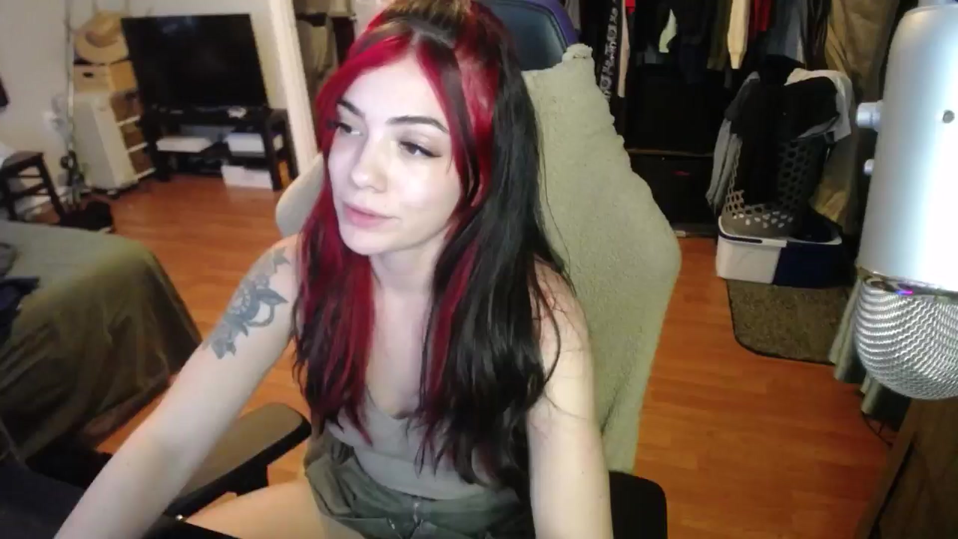 Gallery image thumbnail from BabyxKat's myfreecams stream on, 06/11/2024, 17:13 image 14 of 20