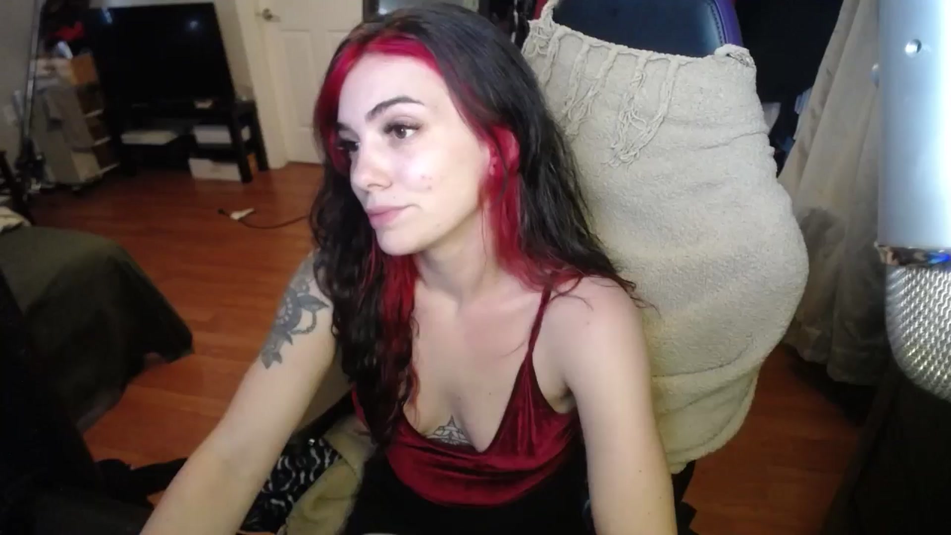 Gallery image thumbnail from BabyxKat's myfreecams stream on, 06/16/2024, 19:18 image 3 of 20