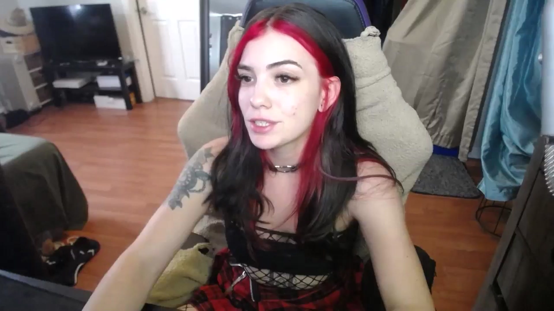 Gallery image thumbnail from BabyxKat's myfreecams stream on, 06/19/2024, 19:04 image 7 of 20