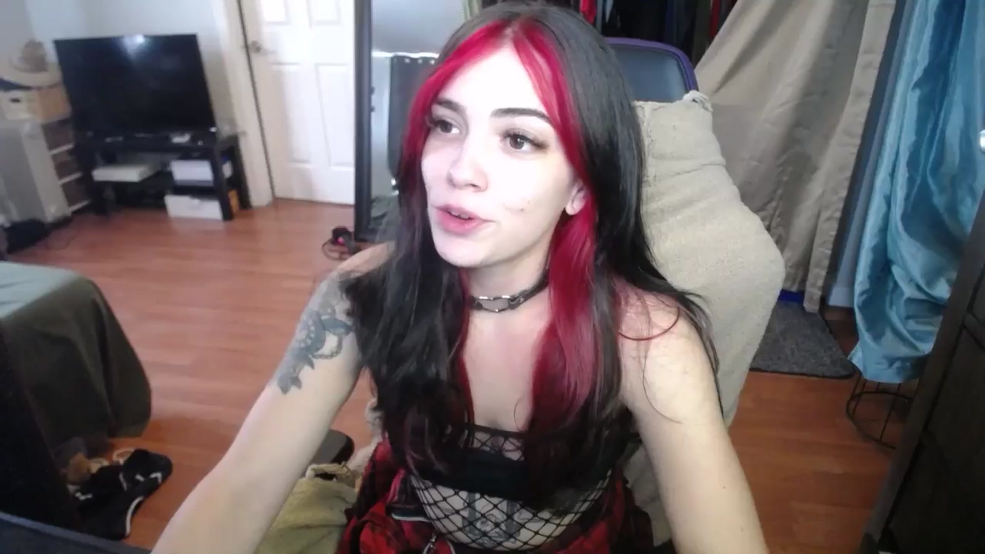 Gallery image thumbnail from BabyxKat's myfreecams stream on, 06/19/2024, 19:26 image 3 of 20