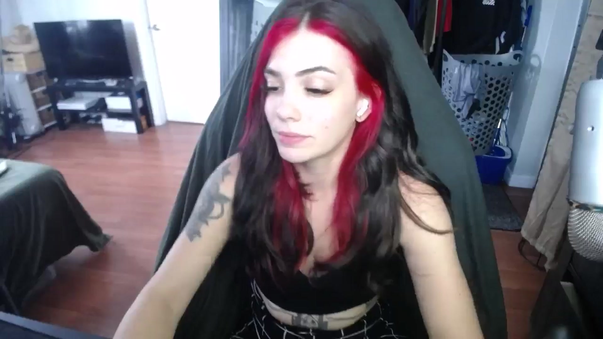 Gallery image thumbnail from BabyxKat's myfreecams stream on, 06/20/2024, 18:31 image 2 of 20