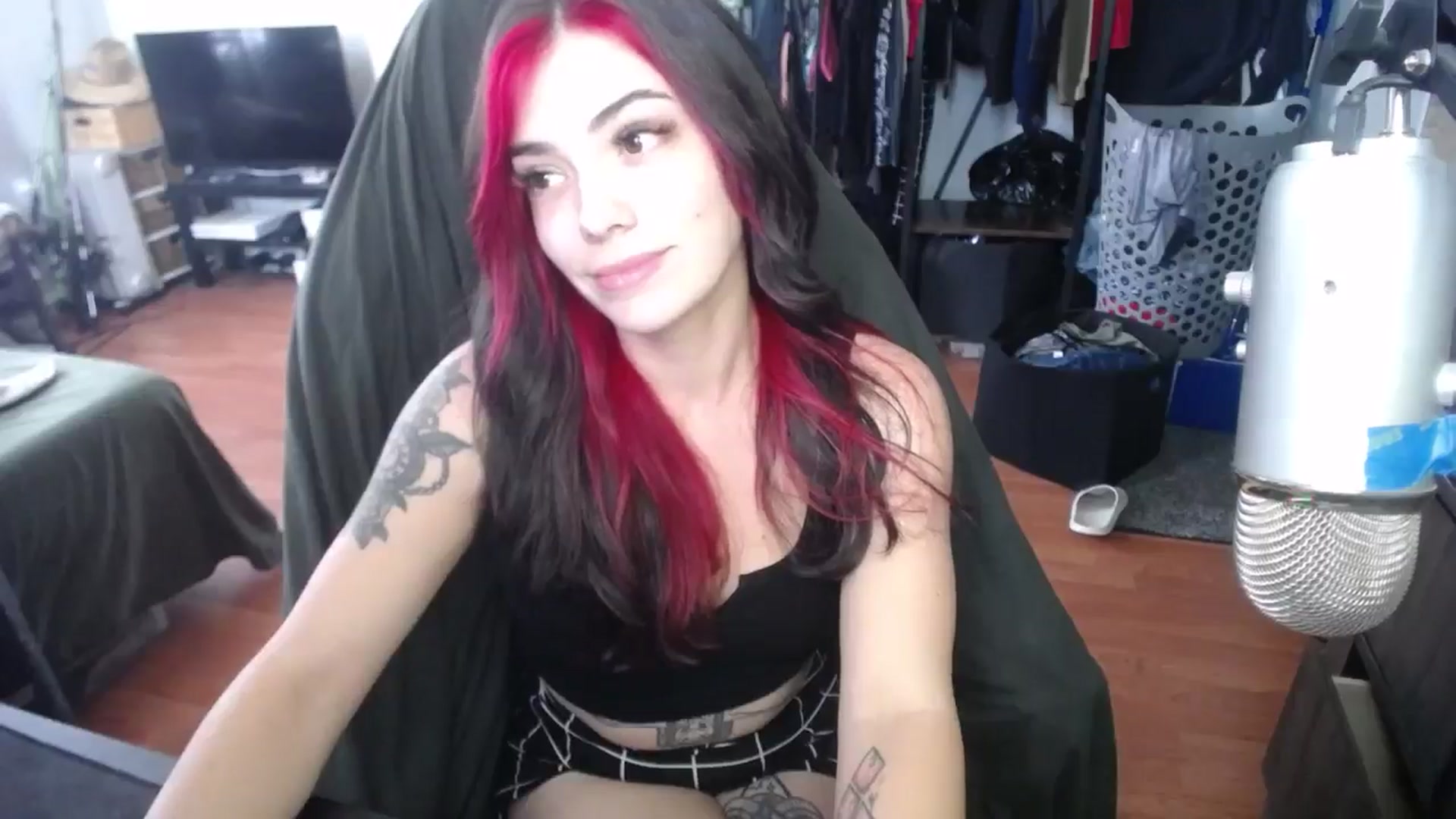 Gallery image thumbnail from BabyxKat's myfreecams stream on, 06/20/2024, 18:31 image 4 of 20