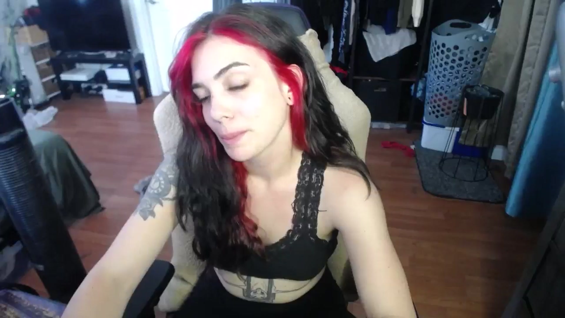 Gallery image thumbnail from BabyxKat's myfreecams stream on, 06/24/2024, 20:20 image 13 of 20