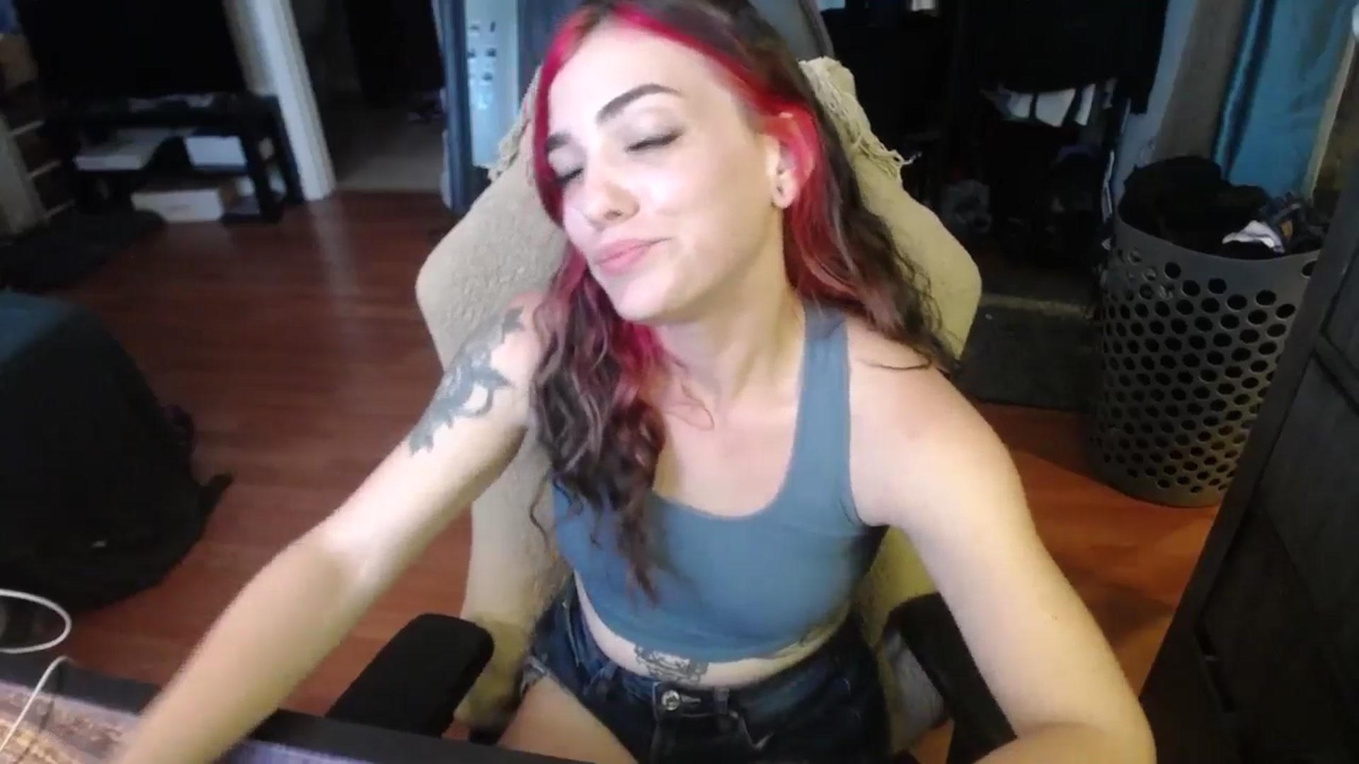 Gallery image thumbnail from BabyxKat's myfreecams stream on, 07/08/2024, 18:54 image 12 of 20