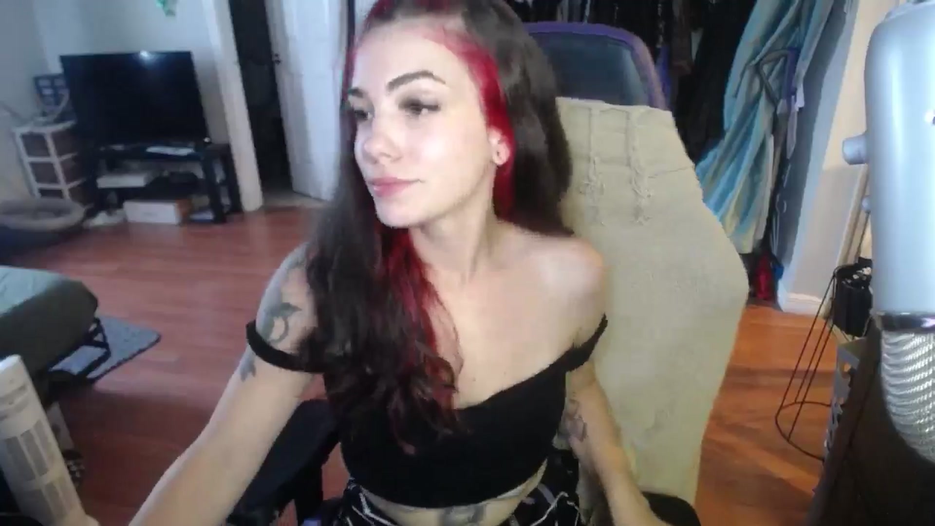 Gallery image thumbnail from BabyxKat's myfreecams stream on, 07/30/2024, 18:44 image 4 of 20