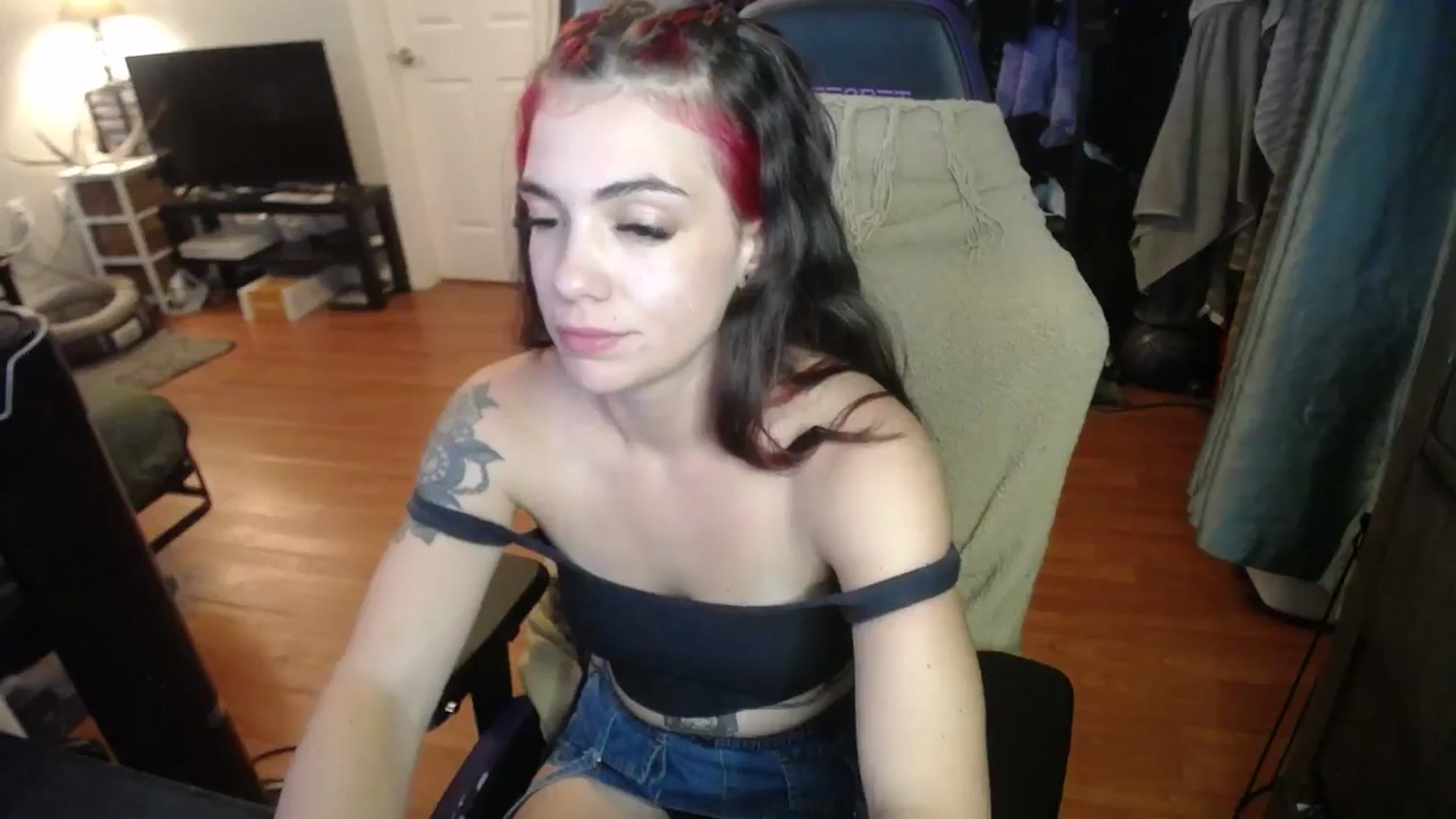 Gallery image thumbnail from BabyxKat's myfreecams stream on, 08/01/2024, 19:42 image 6 of 20