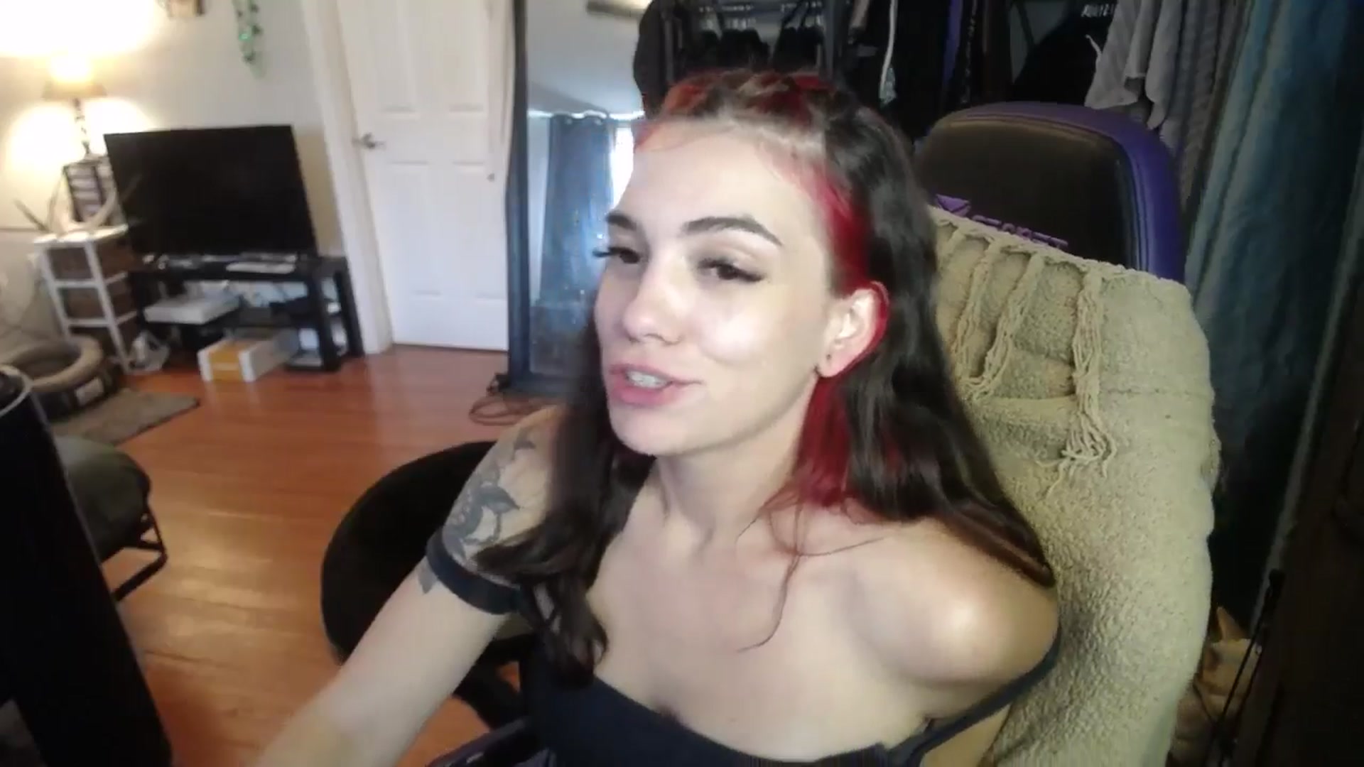 Gallery image thumbnail from BabyxKat's myfreecams stream on, 08/01/2024, 19:42 image 18 of 20