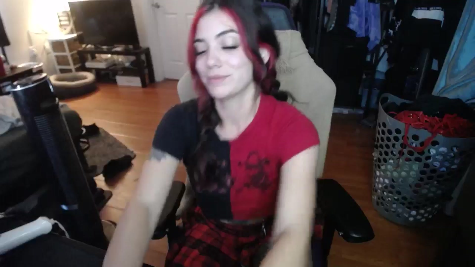 Gallery image thumbnail from BabyxKat's myfreecams stream on, 08/16/2024, 21:41 image 7 of 20