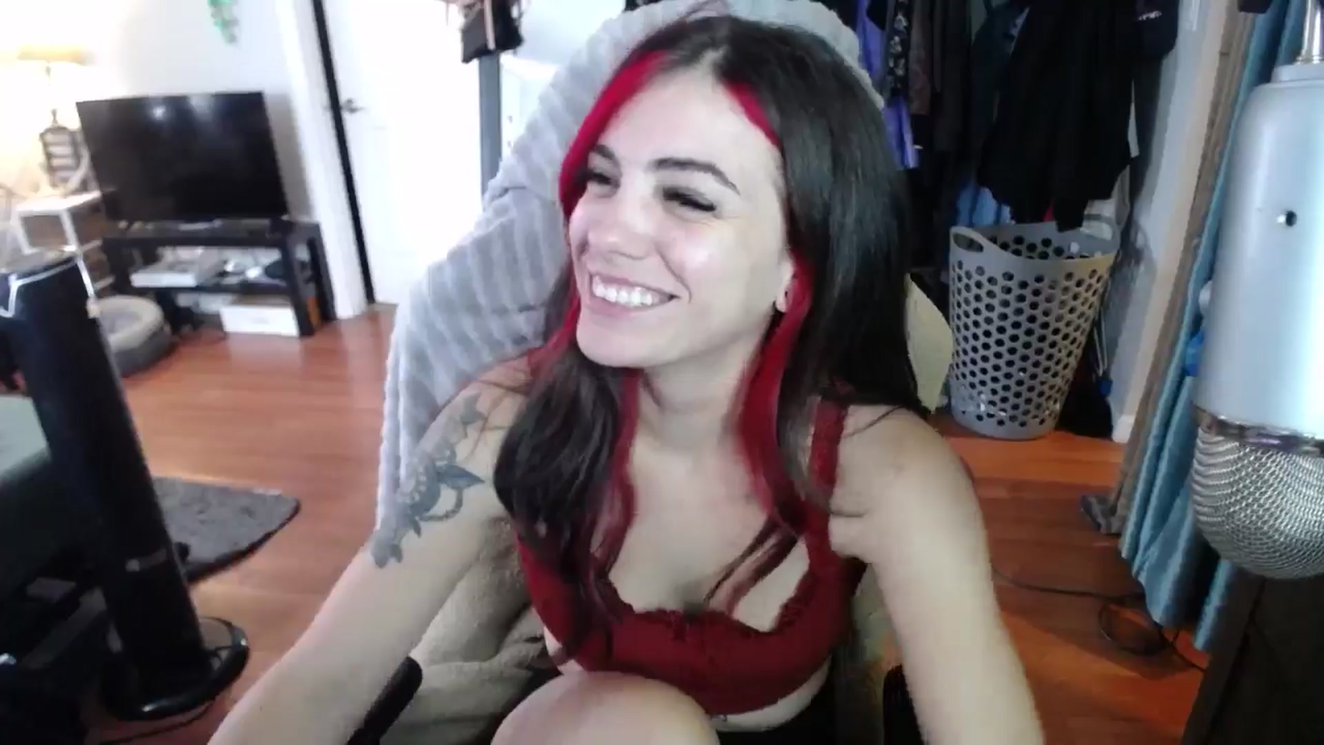 Gallery image thumbnail from BabyxKat's myfreecams stream on, 08/23/2024, 18:49 image 14 of 20
