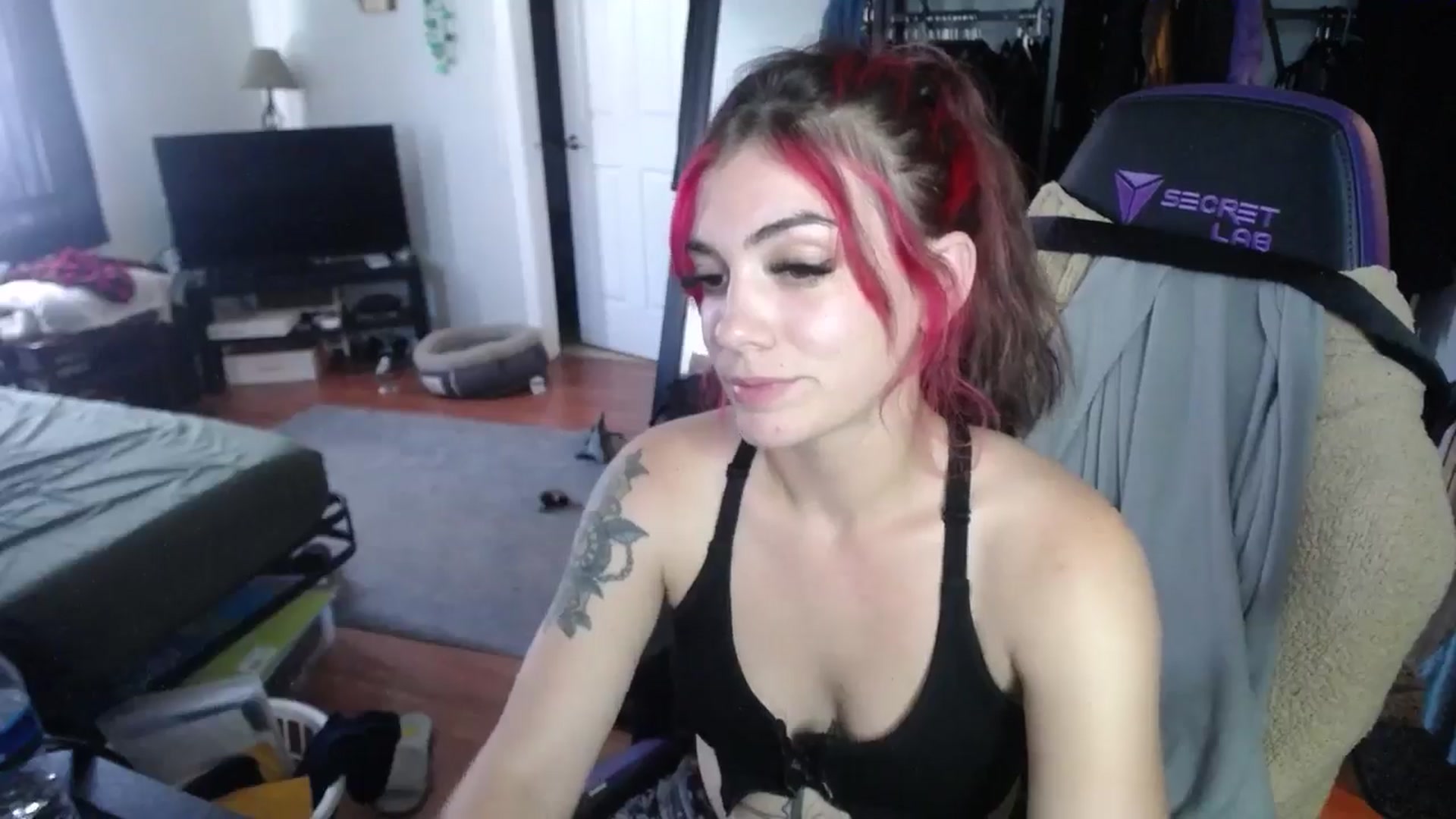 Gallery image thumbnail from BabyxKat's myfreecams stream on, 09/18/2024, 20:13 image 6 of 20