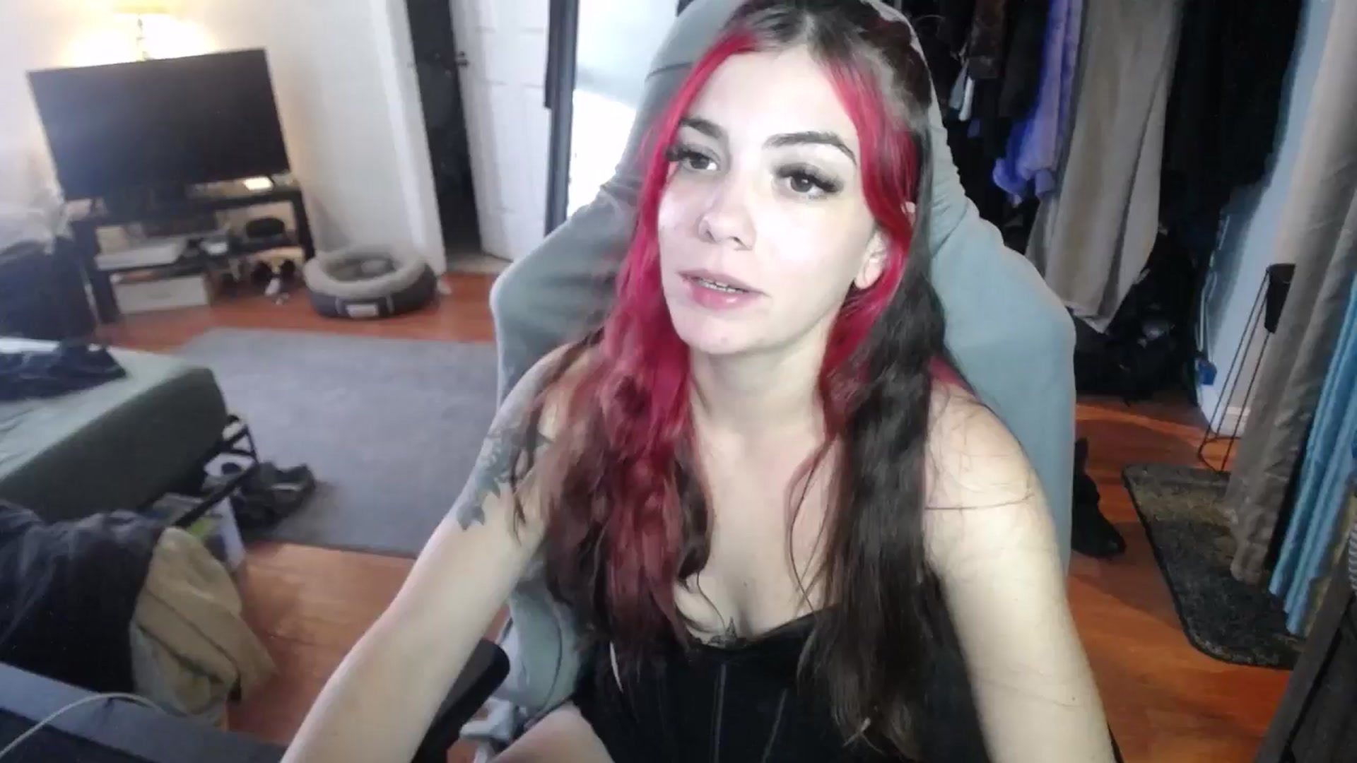 Gallery image thumbnail from BabyxKat's myfreecams stream on, 09/19/2024, 19:37 image 8 of 20