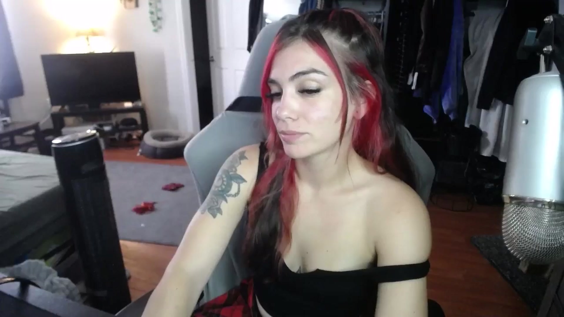 Gallery image thumbnail from BabyxKat's myfreecams stream on, 09/27/2024, 19:24 image 12 of 20