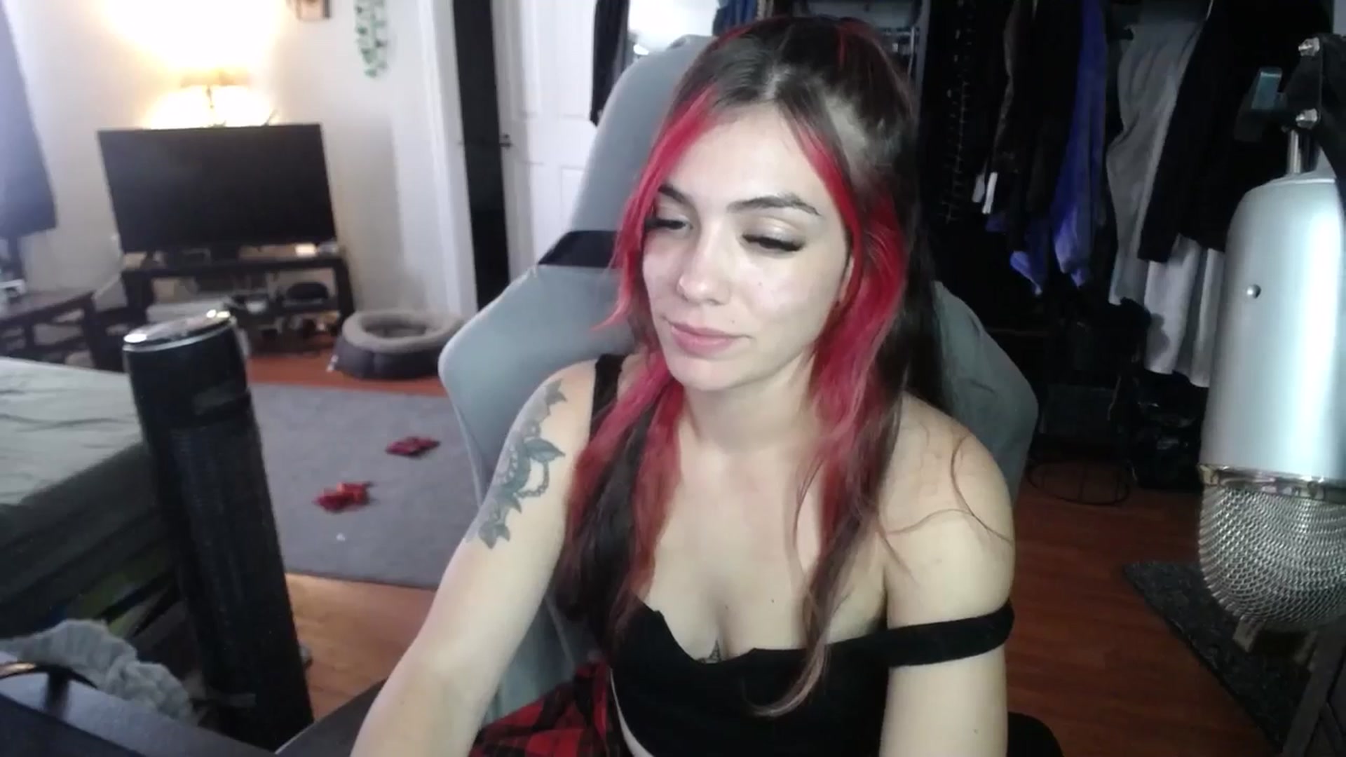 Gallery image thumbnail from BabyxKat's myfreecams stream on, 09/27/2024, 19:24 image 11 of 20