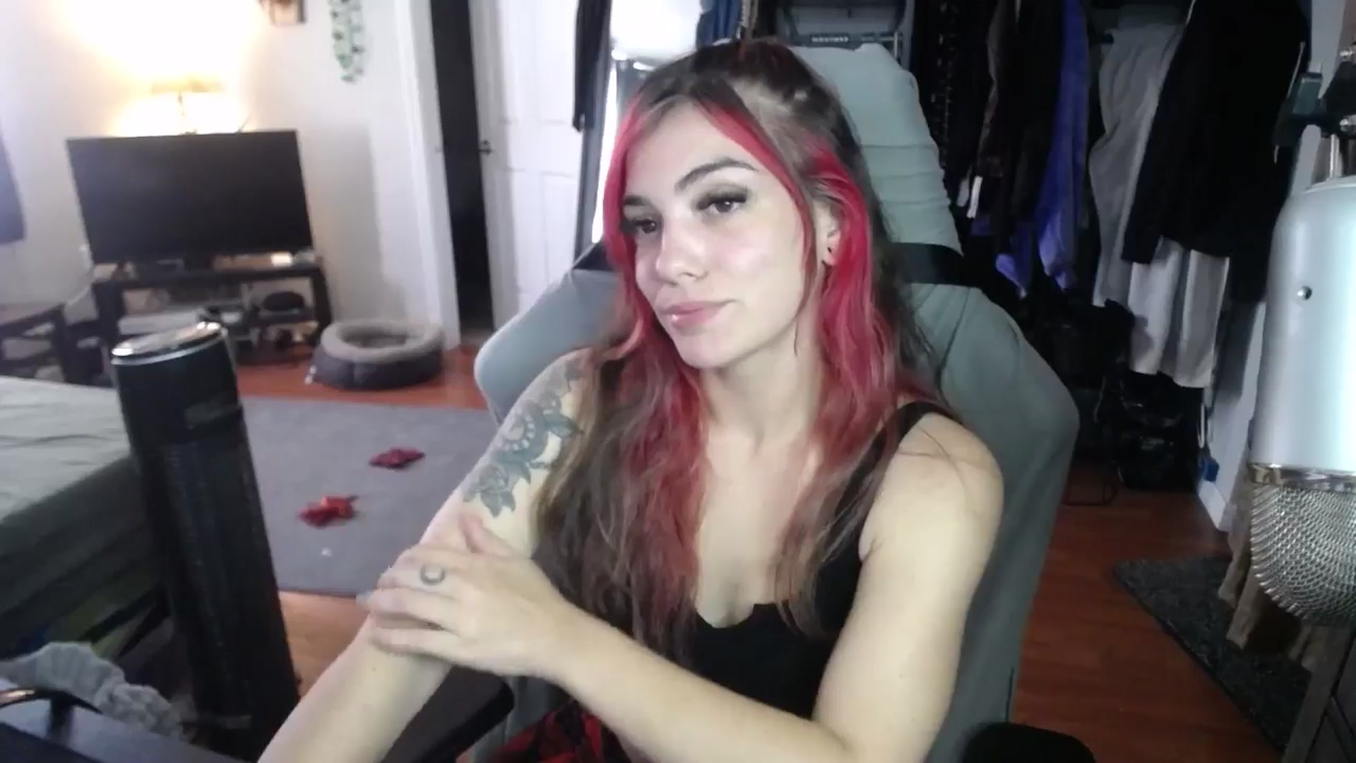 Gallery image thumbnail from BabyxKat's myfreecams stream on, 09/27/2024, 19:24 image 4 of 20