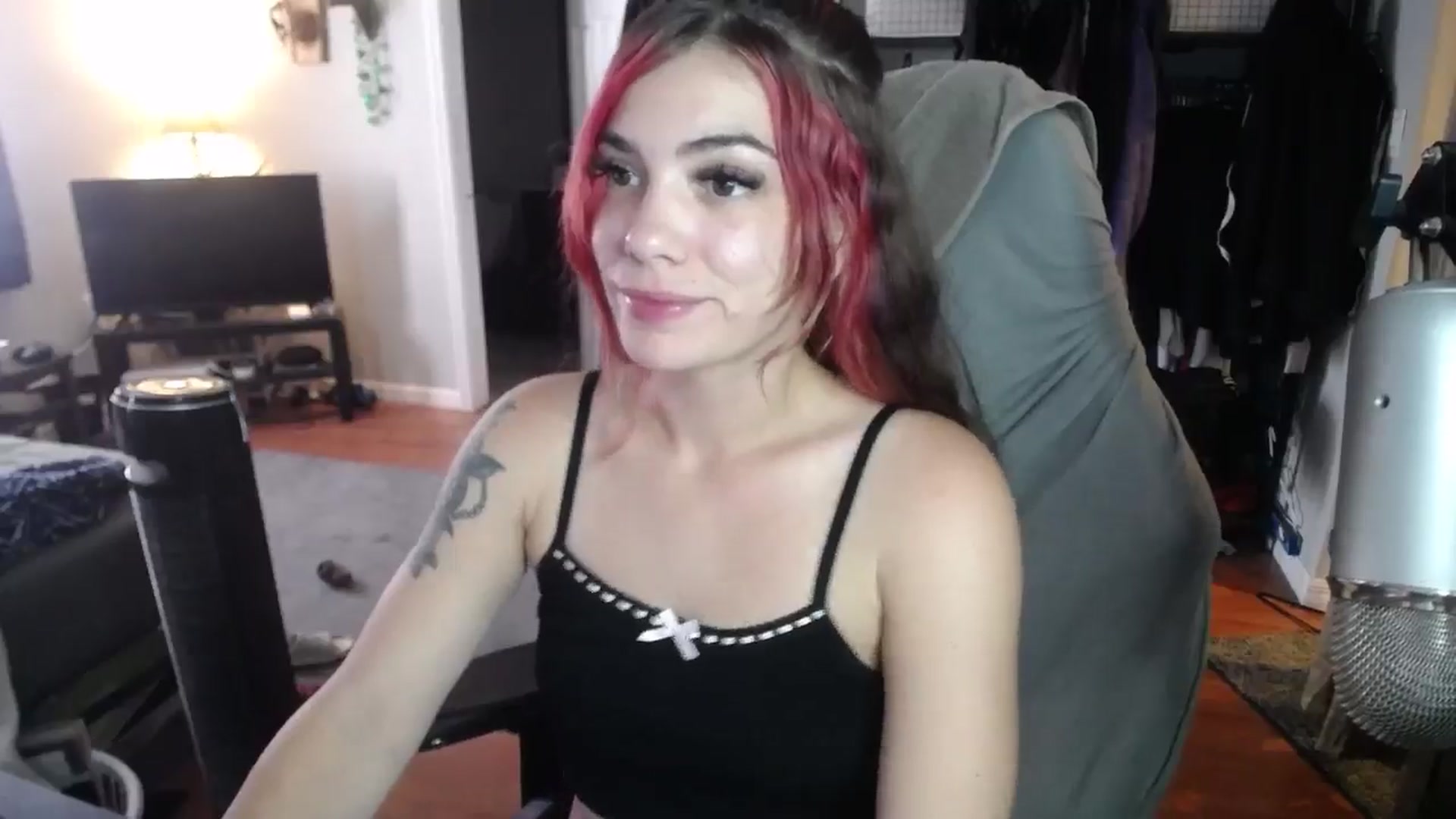 Gallery image thumbnail from BabyxKat's myfreecams stream on, 10/01/2024, 19:48 image 4 of 20