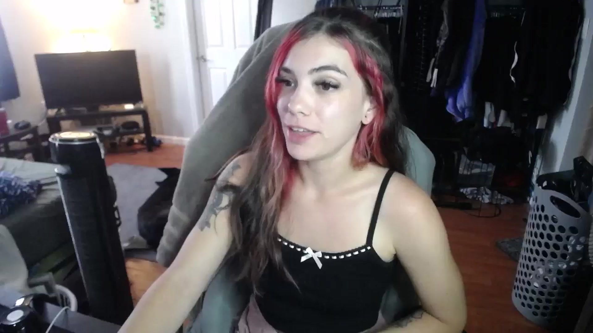 Gallery image thumbnail from BabyxKat's myfreecams stream on, 10/01/2024, 22:01 image 8 of 20