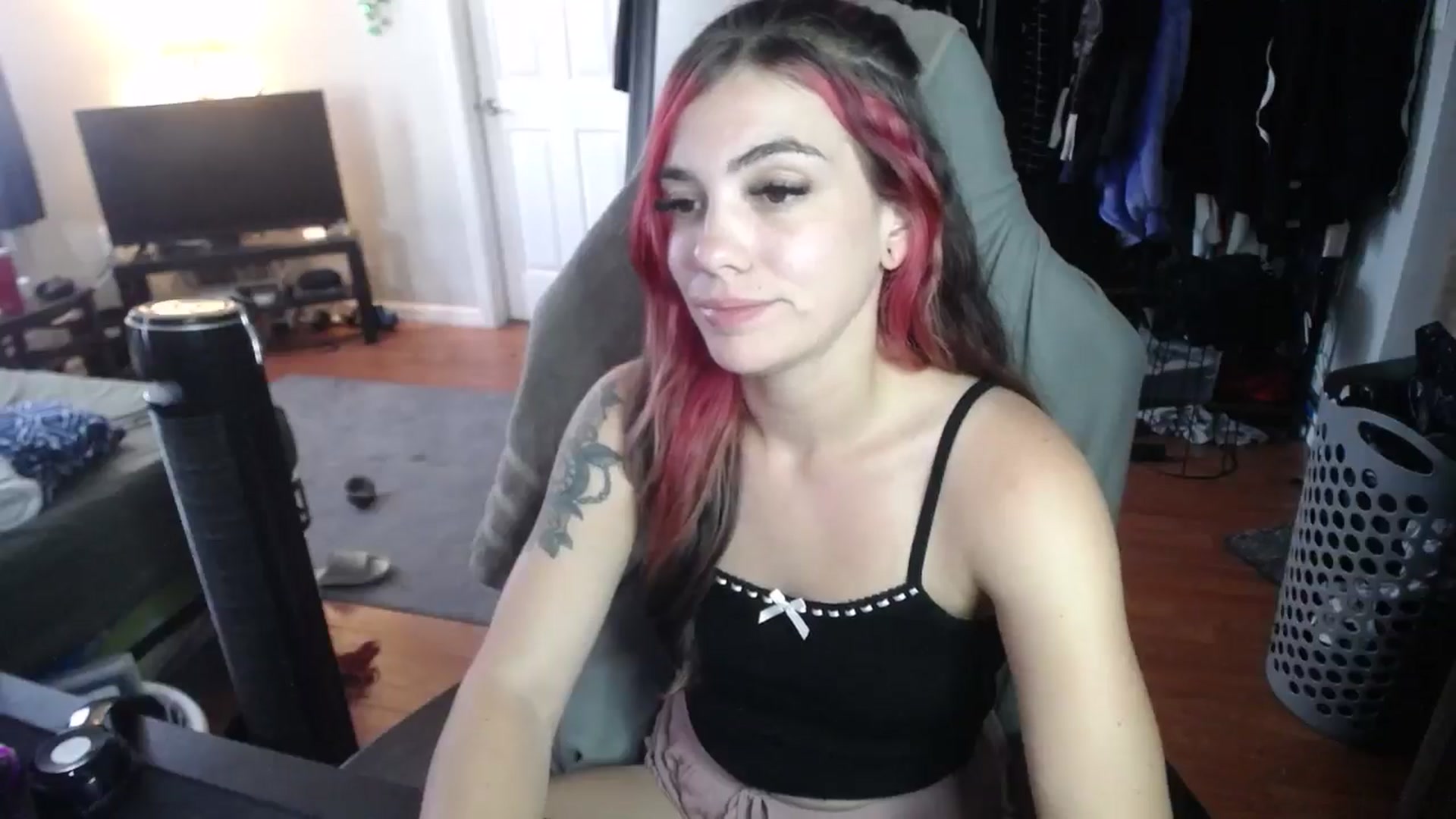 Gallery image thumbnail from BabyxKat's myfreecams stream on, 10/01/2024, 22:01 image 13 of 20