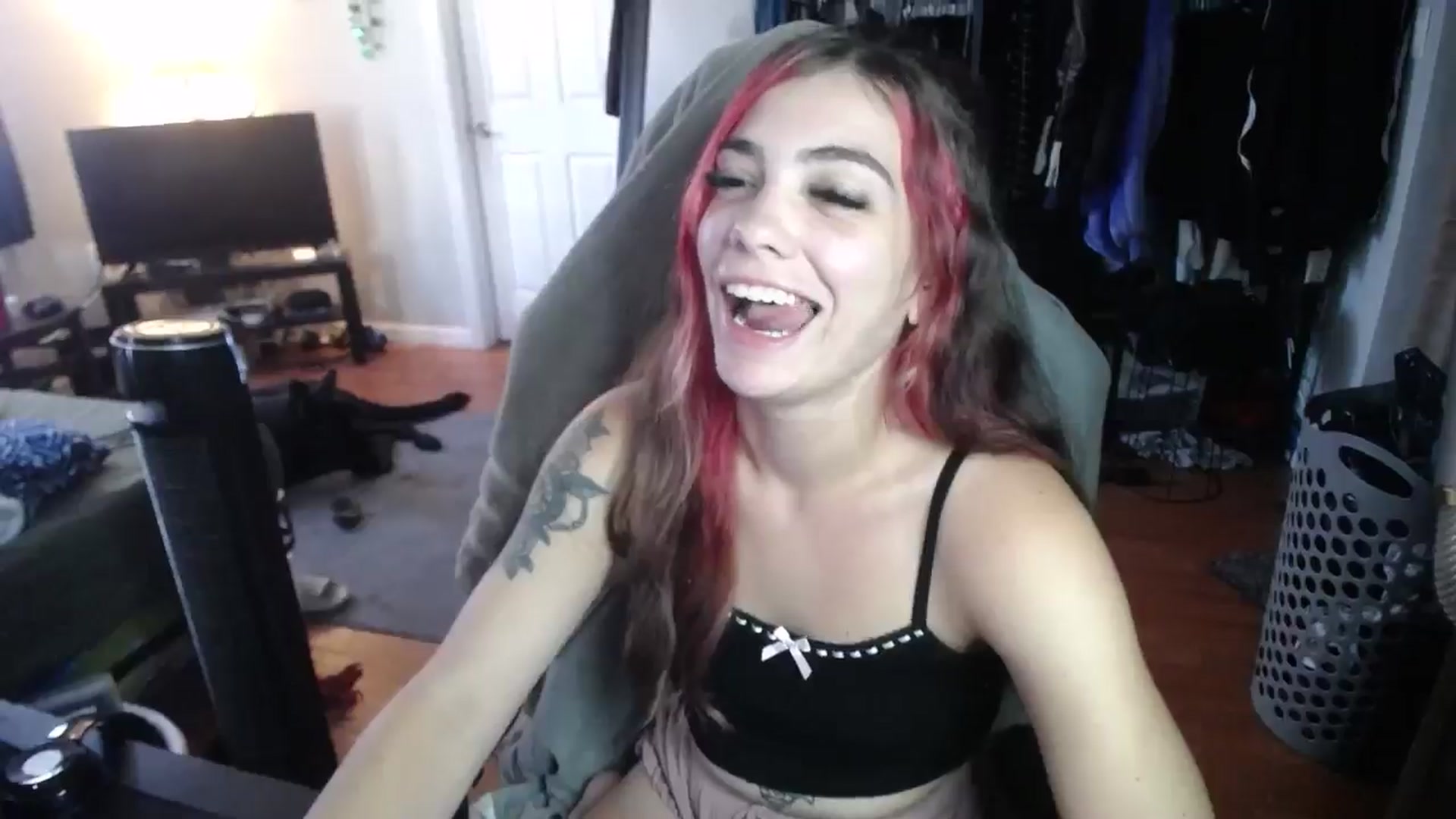 Gallery image thumbnail from BabyxKat's myfreecams stream on, 10/01/2024, 22:01 image 18 of 20