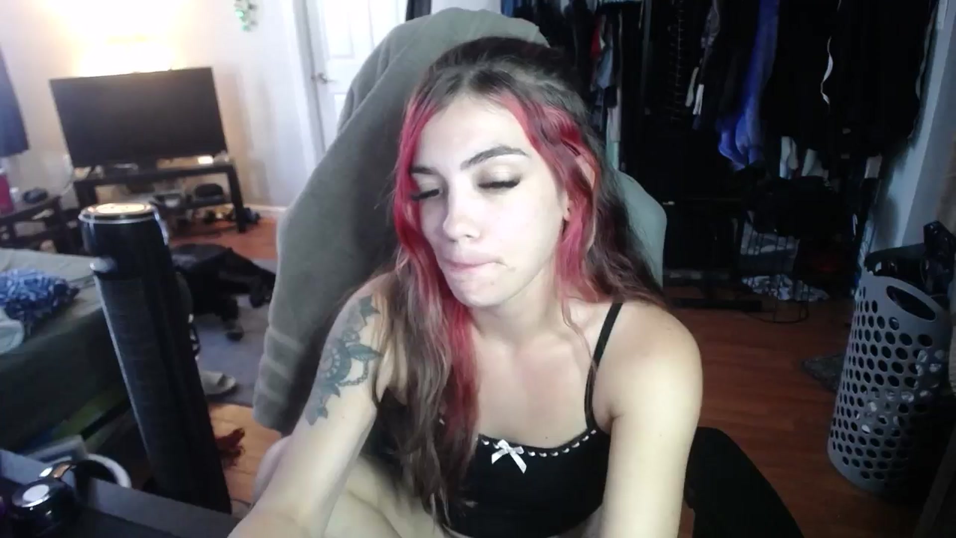 Gallery image thumbnail from BabyxKat's myfreecams stream on, 10/01/2024, 22:01 image 19 of 20